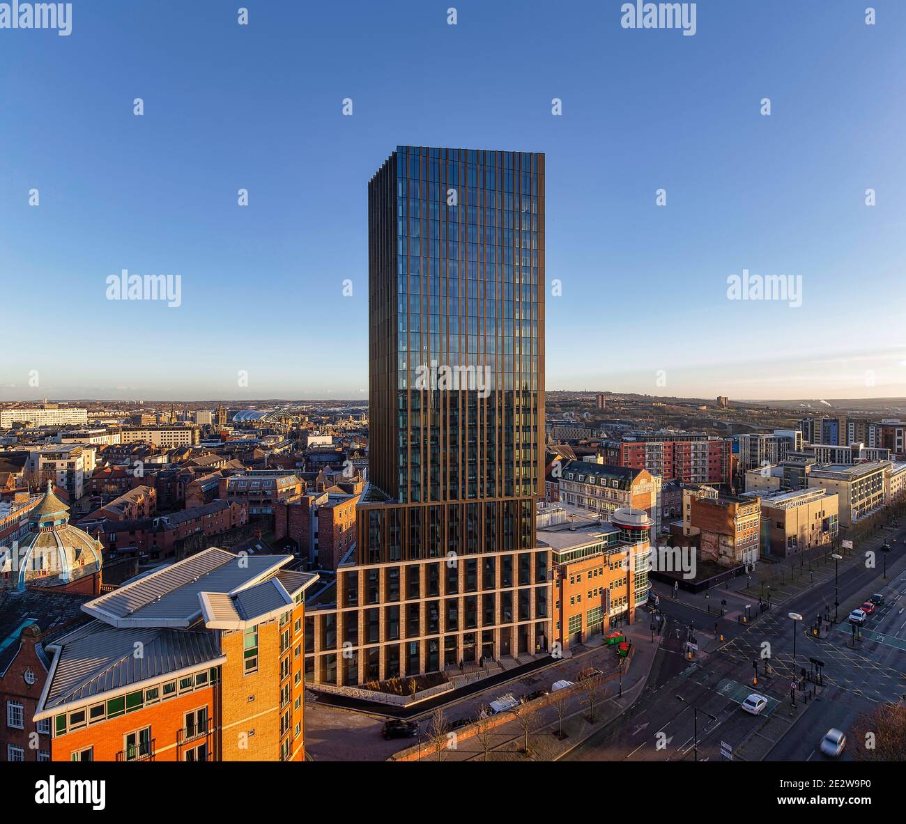 Blick auf den Sonnenuntergang auf Hadrian's Tower und Newcastle upon Tyne, Newcastle upon Tyne, Tyne and Wear, England, Großbritannien Stockfoto