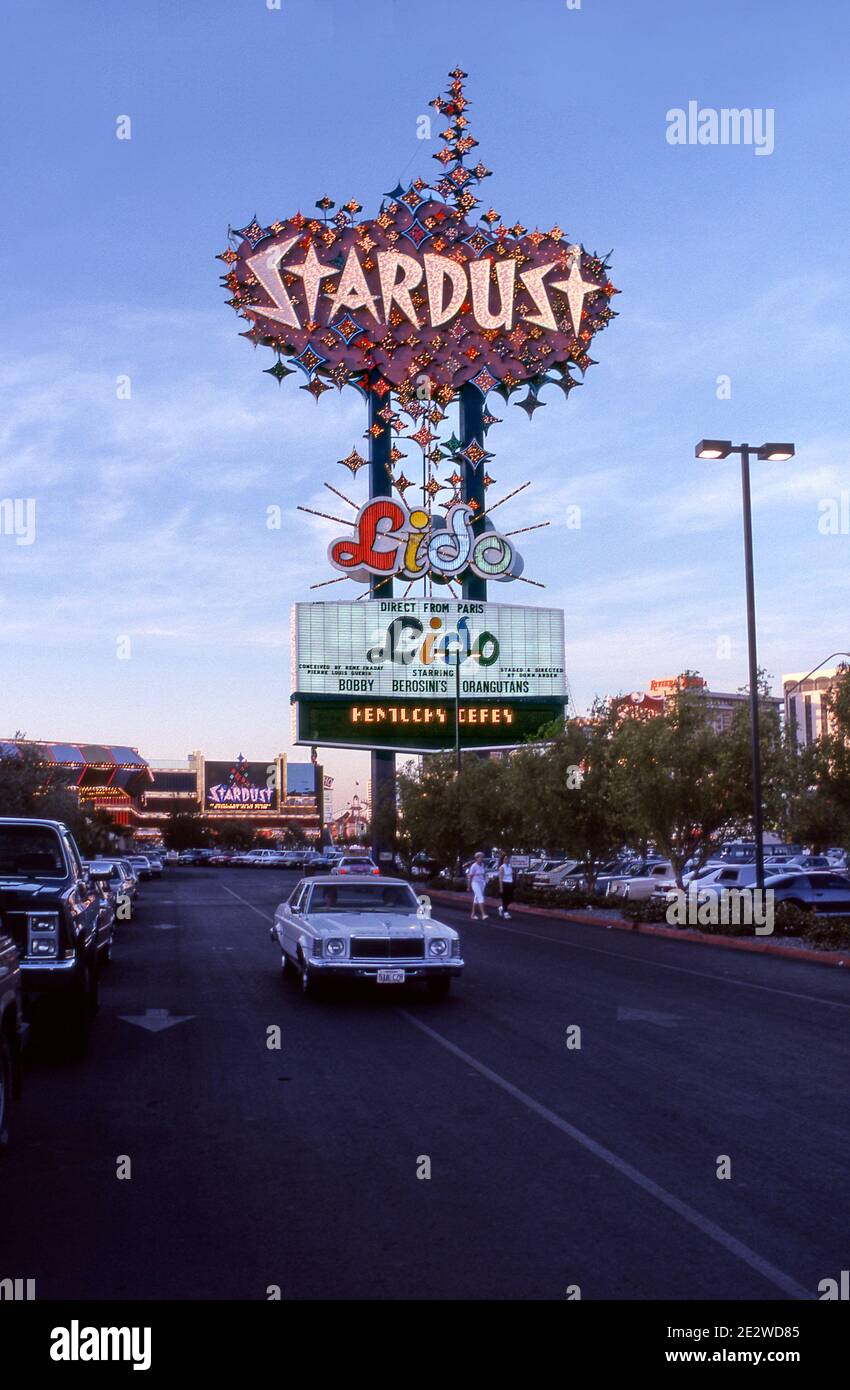 Großes Neonschild für das Stardust Hotel in Las Vegas, Nevada Stockfoto Großes Neonschild für das Stardust Hotel in Las Vegas, Nevada Stockfoto