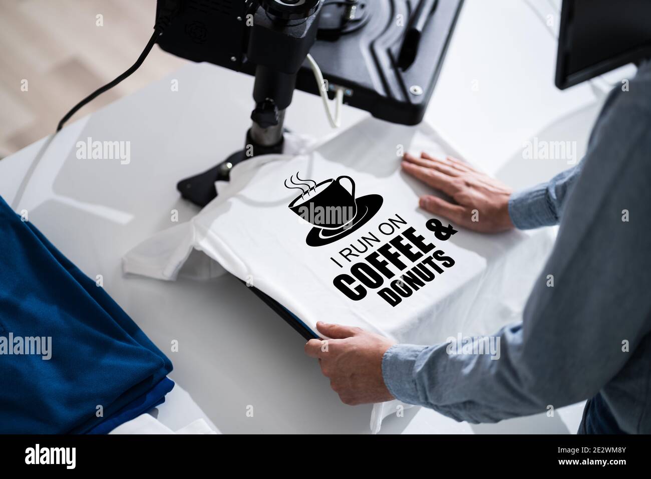 Heat Transfer T-Shirt-Druck. T-Shirt-Merchandise Stockfoto