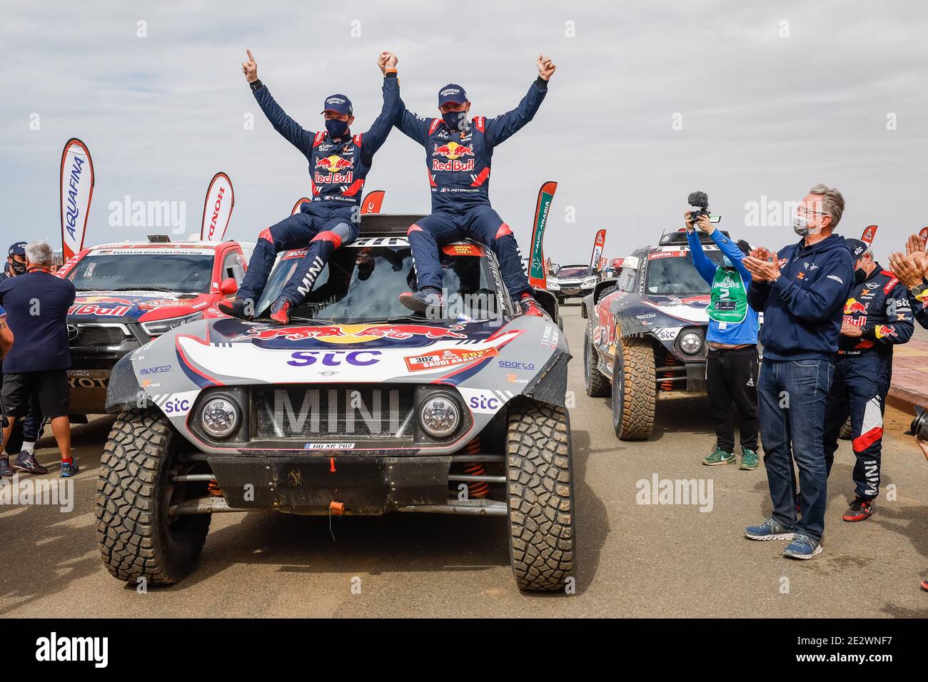 Yanbu und Jeddah, in Saudi-Arabien. Januar 2021. 302 Peterhansel StÃ©phane (Fra), Boulanger Edouard (Fra), Mini, X-RAID Mini JCQ Team, Auto, Quandt Sven, Besitzer des Xraid Rallye Teams, Portrait zur Feier des dakar-Sieges während der 12. Etappe der Dakar 2021 zwischen Yanbu und Jeddah, in Saudi-Arabien am 15. Januar, 2021 - Foto Antonin Vincent / DPPI / LiveMedia Kredit: Paola Benini/Alamy Live News Stockfoto