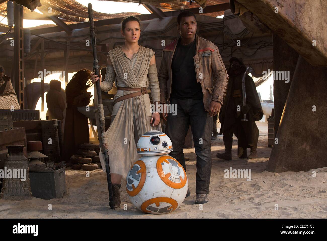 'Star Wars Episode VII: Das Erwachen der Macht': Daisy Ridley (Rey), John Boyega (Finn) Stockfoto