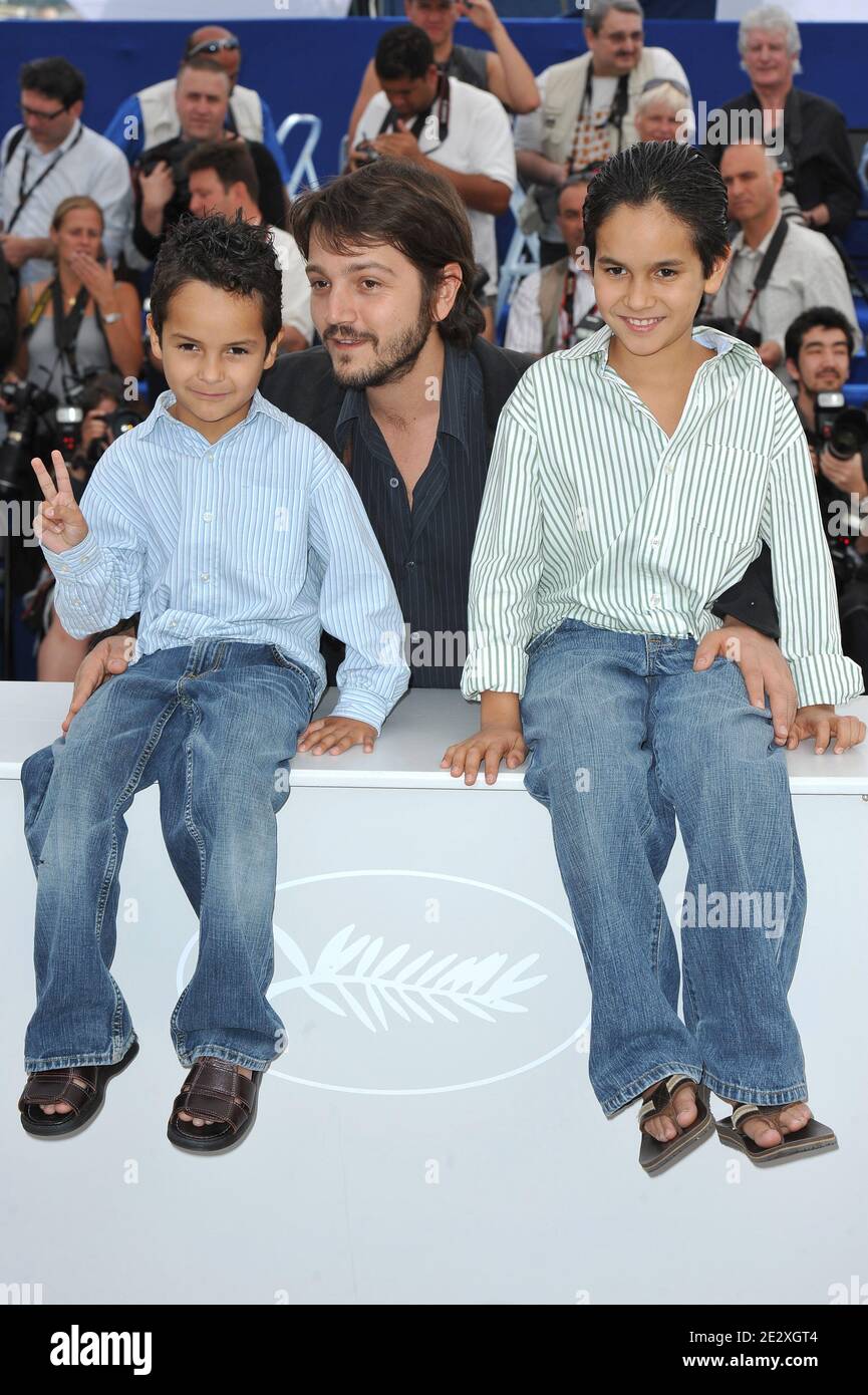 Schauspieler Christopher Ruiz-Esparza, Regisseur Diego Luna und Gerardo Ruiz-Esparza beim 'Abel' Photocall während der 63. Cannes Filmfestspiele in Cannes, Frankreich am 14. Mai 2010. Foto von Hahn-Nebinger-Orban/ABACAPRESS.COM Stockfoto