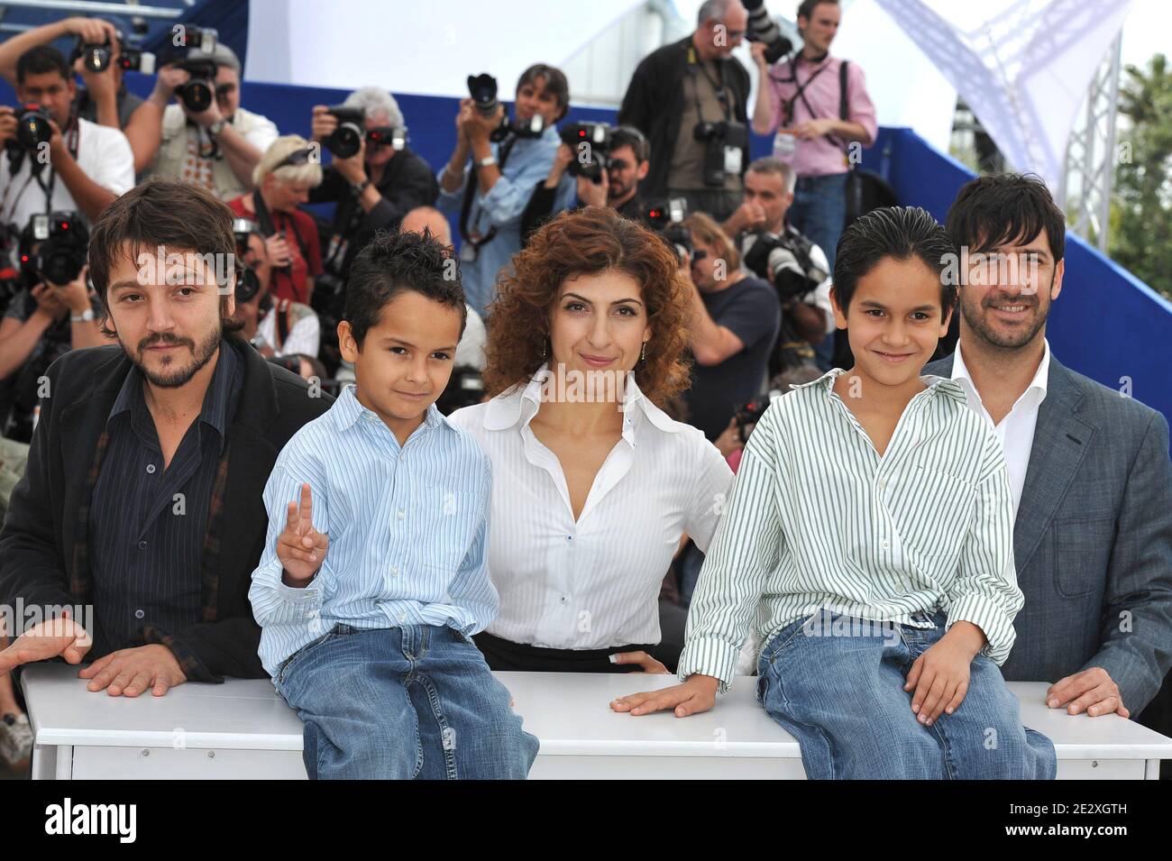 Die Schauspieler Jose Maria Yazpik, Karina Gidi, Christopher Ruiz-Esparza, Gerardo Ruiz-Esparza und Regisseur Diego Luna waren am 14. Mai 2010 beim 63. Filmfestival von Cannes in Cannes, Frankreich, beim 'Abel' Photocall dabei. Foto von Hahn-Nebinger-Orban/ABACAPRESS.COM Stockfoto