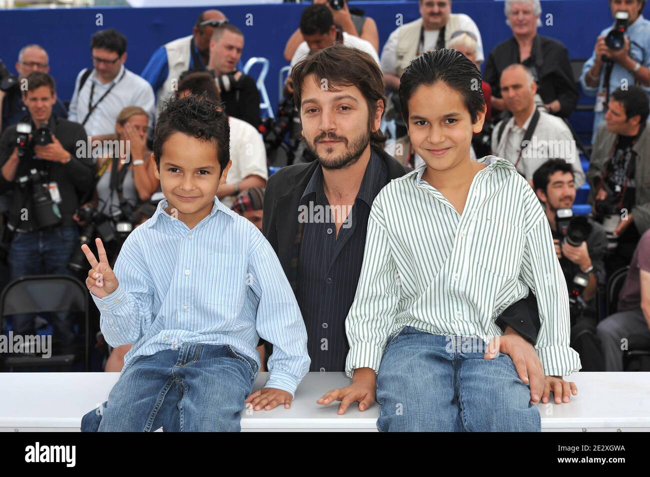 Schauspieler Christopher Ruiz-Esparza, Regisseur Diego Luna und Gerardo Ruiz-Esparza beim 'Abel' Photocall während der 63. Cannes Filmfestspiele in Cannes, Frankreich am 14. Mai 2010. Foto von Hahn-Nebinger-Orban/ABACAPRESS.COM Stockfoto