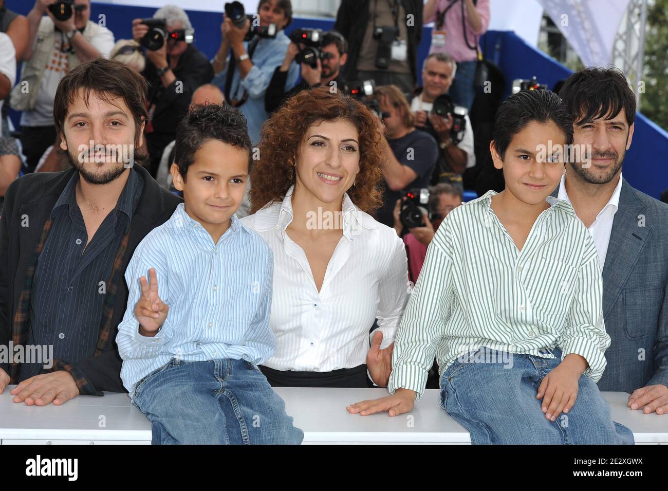 Die Schauspieler Jose Maria Yazpik, Karina Gidi, Christopher Ruiz-Esparza, Gerardo Ruiz-Esparza und Regisseur Diego Luna waren am 14. Mai 2010 beim 63. Filmfestival von Cannes in Cannes, Frankreich, beim 'Abel' Photocall dabei. Foto von Hahn-Nebinger-Orban/ABACAPRESS.COM Stockfoto