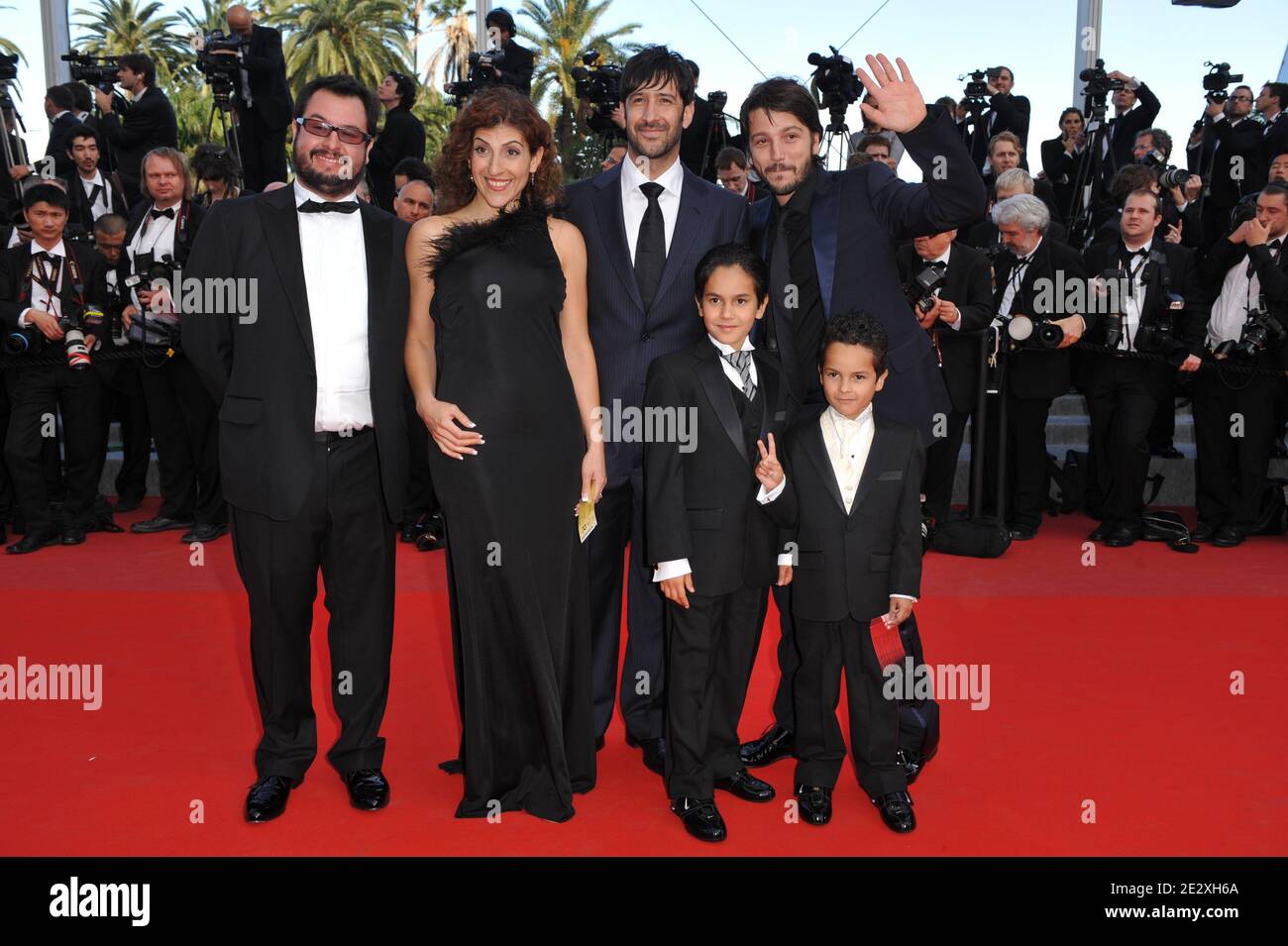 Besetzung der Schauspieler Jose Maria Yazpik, Karina Gidi , Christopher Ruiz-Esparza, Gerardo Ruiz-Esparza und Regisseur Diego Luna bei der Premiere von "Wall Street: Money Never Sleeps", die während der 63. Filmfestspiele von Cannes am 14. Mai 2010 in Cannes, Südfrankreich, außer Konkurrenz präsentiert wurde. Foto von Hahn-Nebinger-Orban/ABACAPRESS.COM Stockfoto