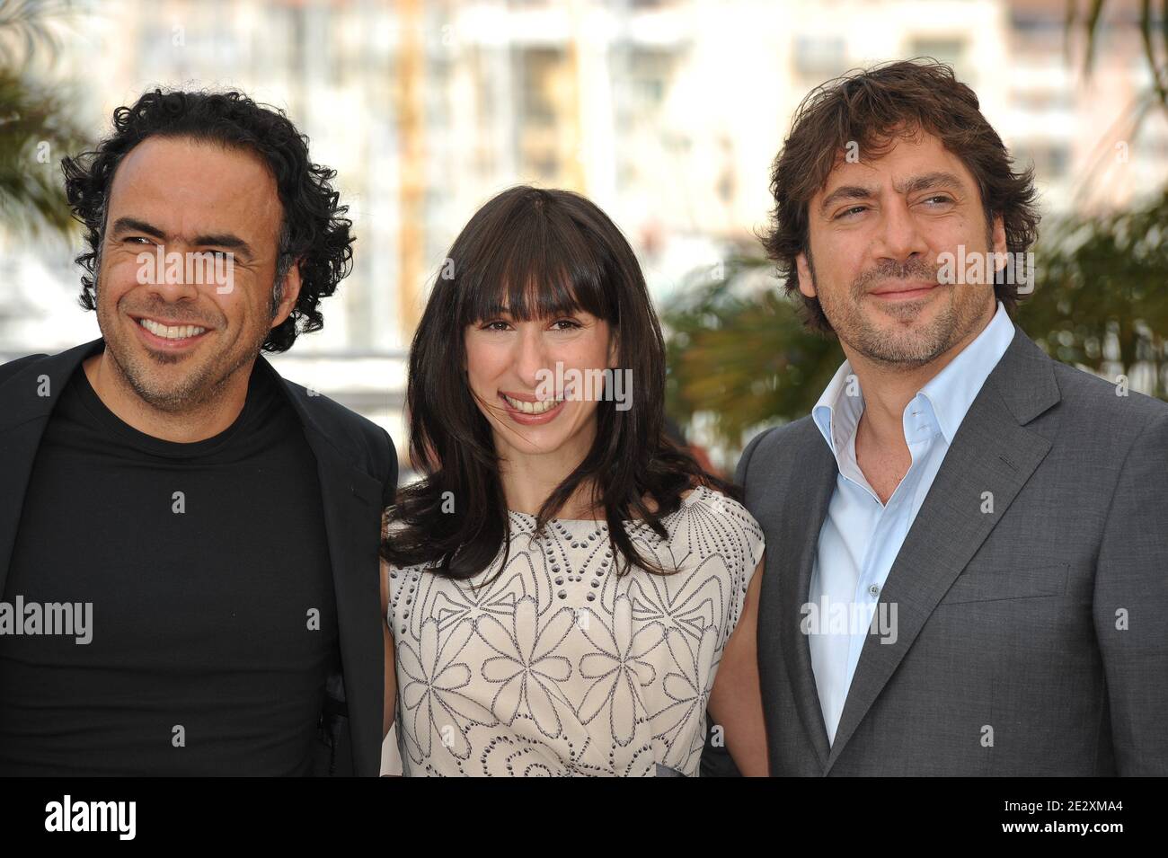 (L-R) Regisseur Alejandro Gonzalez Inarritu, Maricel Alvarez und Javier Bardem bei der Fotocolumn für "die Biutiful" während der 63. Cannes Film Festival in Cannes, Südfrankreich am 17. Mai 2010. Foto von Hahn-Nebinger-Orban/ABACAPRESS.COM Stockfoto