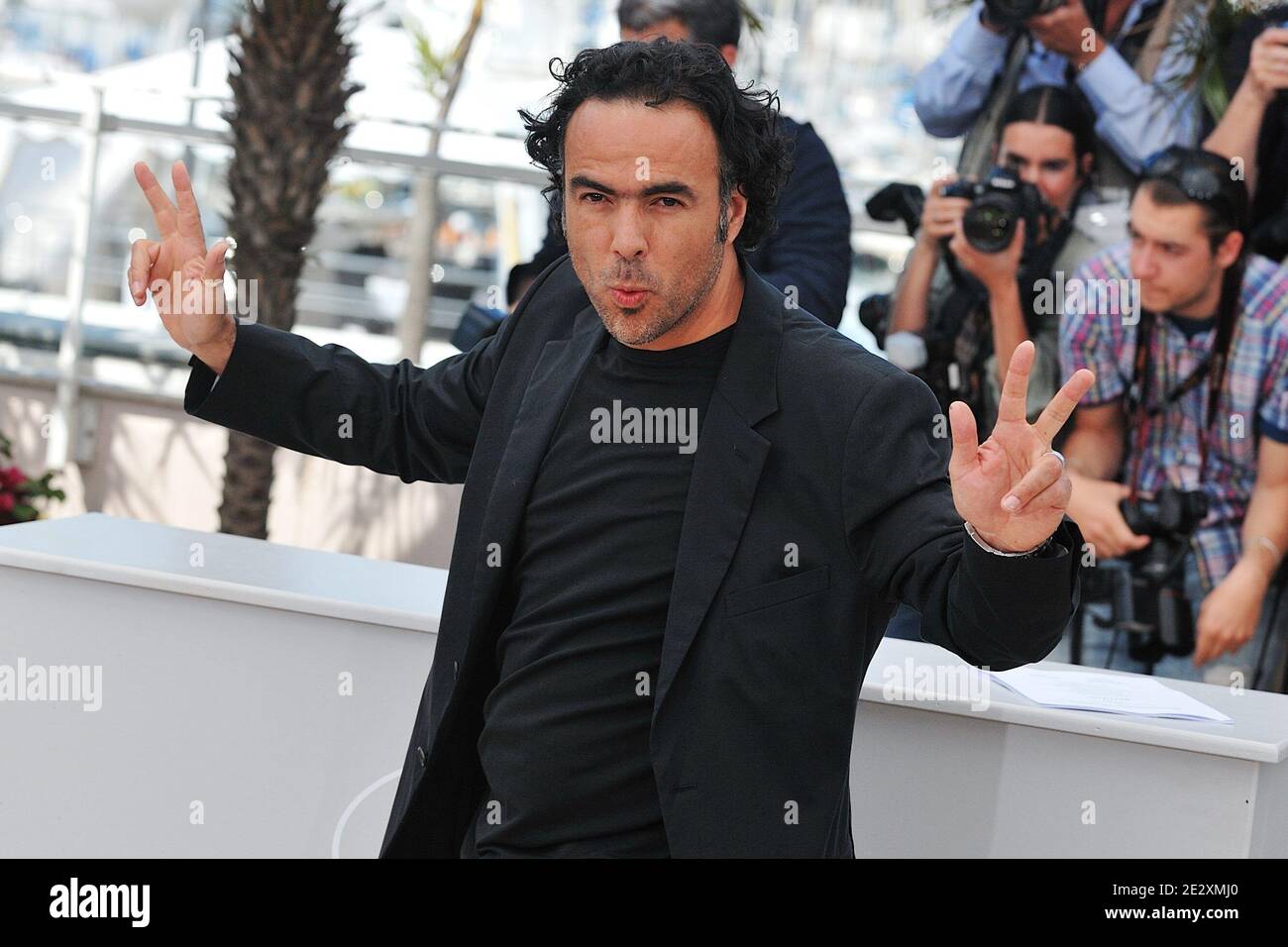 Regisseur Alejandro Gonzalez Inarritu bei der Fotozelle für seinen Film "der Biutiful", im Palais des Festivals während der 63. Filmfestspiele von Cannes in Cannes, Südfrankreich am 17. Mai 2010. Foto von Nicolas Genin/ABACAPRESS.COM Stockfoto