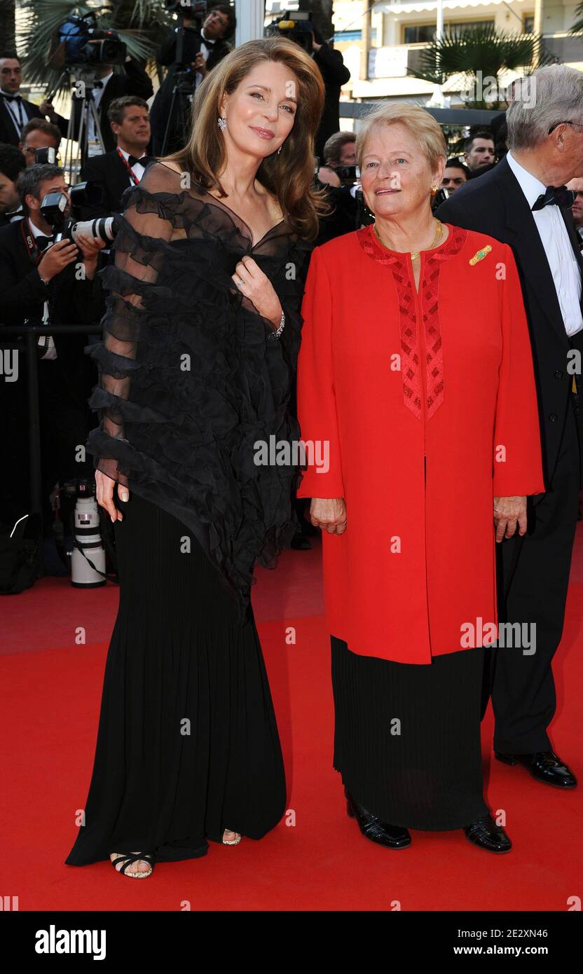 Königin Noor von Jordanien bei der Vorführung von "Biutiful", die am 17. Mai 2010 im Rahmen des 63. Filmfestivals von Cannes in Cannes, Südfrankreich, präsentiert wurde. Foto von Hahn-Nebinger-Orban/ABACAPRESS.COM Stockfoto