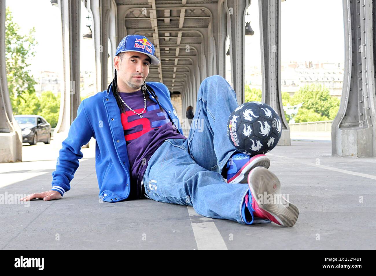 Der französische Sean ist am 18. November 2009 beim Red Bull Street Style in Sao Paulo, Brasilien, der neue Freestyle-Fußballmeister. Diese Fotos wurden am 28. Mai 2010 in Paris, Frankreich, aufgenommen. Foto von Thierry Plessis/ABACAPRESS.COM Stockfoto