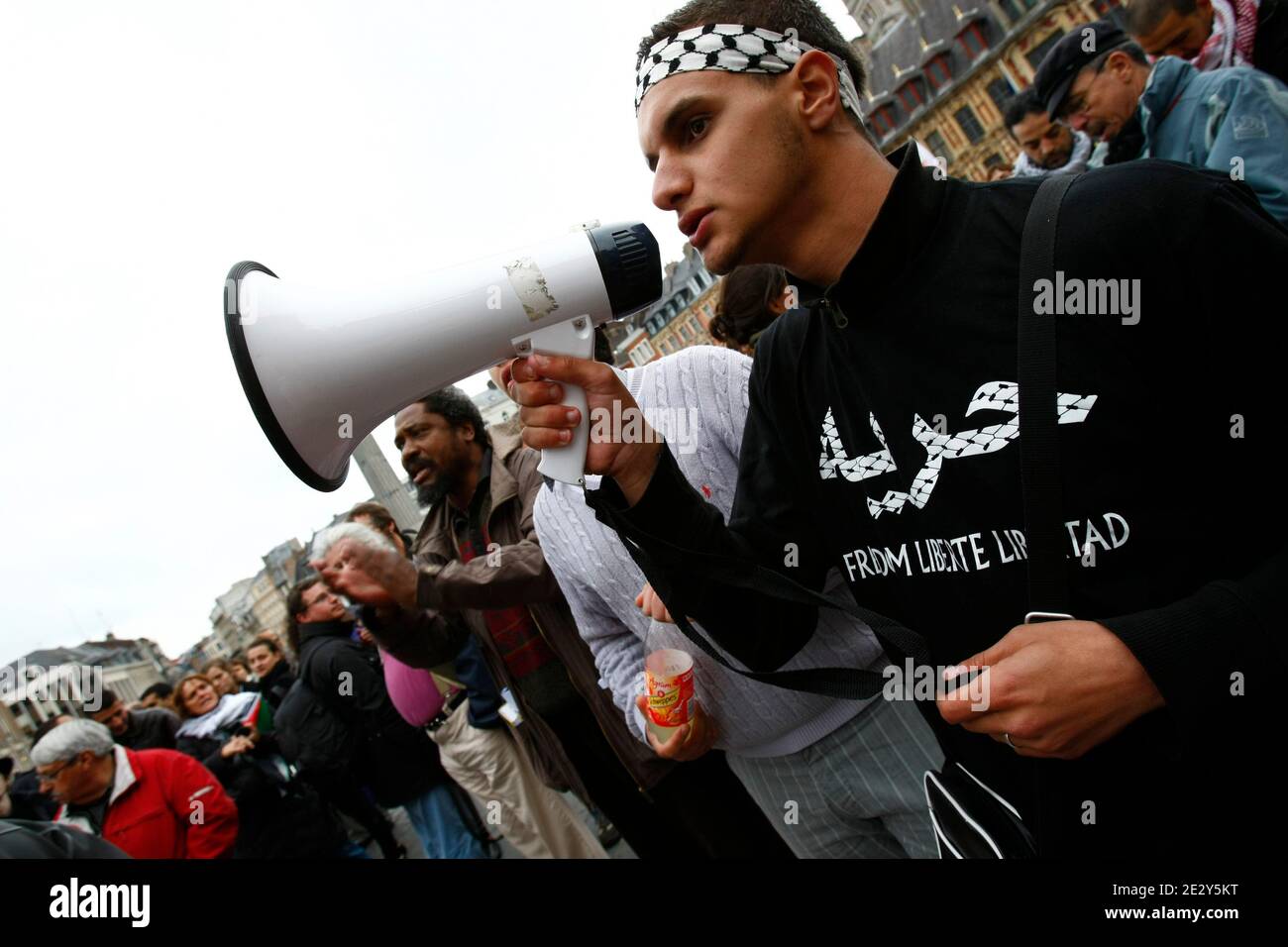 Pro-palästinensische Demonstration in Lille, Nordfrankreich, am 31. Mai 2010. Israelische Marineinfanteristen stürmten am Montag ein türkisches Hilfsschiff nach Gaza und mehrere pro-palästinensische Aktivisten wurden getötet. Foto von Sylvain Lefevre/ABACAPRESS.COM Stockfoto