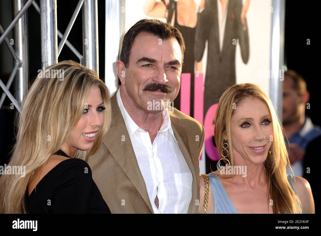 'Tom Selleck nimmt an der Premiere von Lionsgates ''Killers'' Teil, die in den Arclight Cinemas in Hollywood stattfand. Los Angeles, 1. Juni 2010. (Im Bild: Tom Selleck, Jillie Mack). Foto von Lionel Hahn/ABACAPRESS.COM' Stockfoto