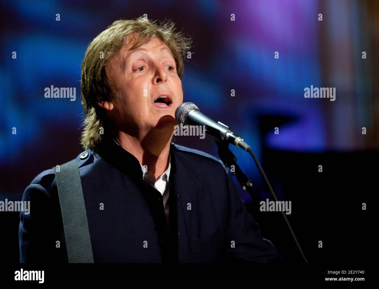 Der ehemalige Beatle Paul McCartney spielt "Michelle" am 02. Juni 2010 im East Room des Weißen Hauses in Washington DC, USA. US-Präsident Barack Obama überreichte McCartney den Gershwin-Preis für Popular Song, der von der Library of Congress verliehen wurde. Foto von Andrew Harrer/ABACAPRESS.COM (im Bild: Paul McCartney) Stockfoto