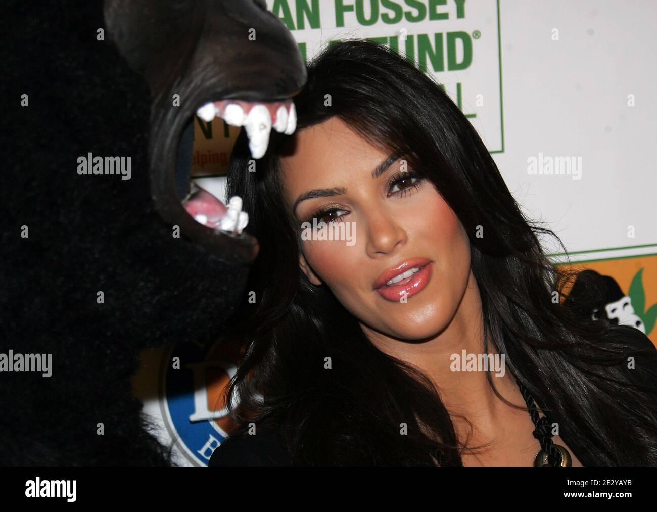 Kim Kardashian nimmt am Celebrity Skee Ball Tournament Teil, um dem Dian Fossey Gorilla Fund International bei Dave & Busters am Times Square, New York, NY, am 9. Juni 2010 zu nutzen. Foto von Charles Guerin/ABACAPRESS.COM Stockfoto