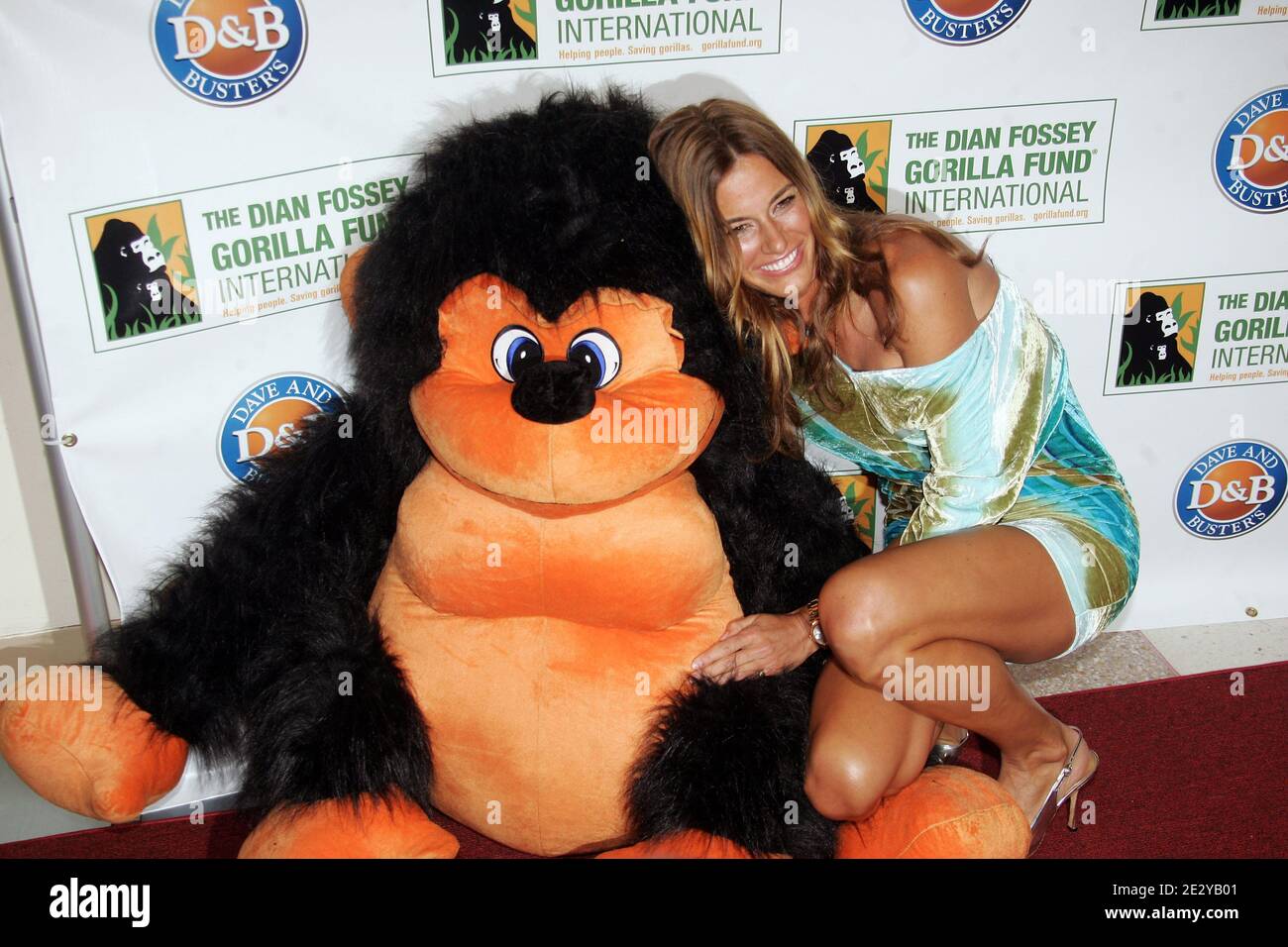 Kelly Bensimone nimmt am Celebrity Skee Ball Tournament Teil, um dem Dian Fossey Gorilla Fund International bei Dave & Busters in Times Square, New York, NY, am 9. Juni 2010 zu nutzen. Foto von Charles Guerin/ABACAPRESS.COM Stockfoto