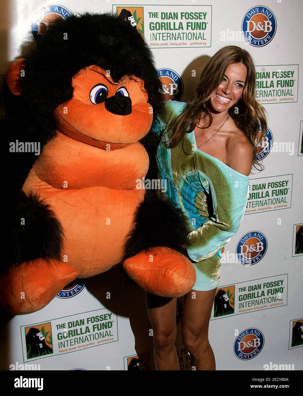 Kelly Bensimone nimmt am Celebrity Skee Ball Tournament Teil, um dem Dian Fossey Gorilla Fund International bei Dave & Busters in Times Square, New York, NY, am 9. Juni 2010 zu nutzen. Foto von Charles Guerin/ABACAPRESS.COM Stockfoto
