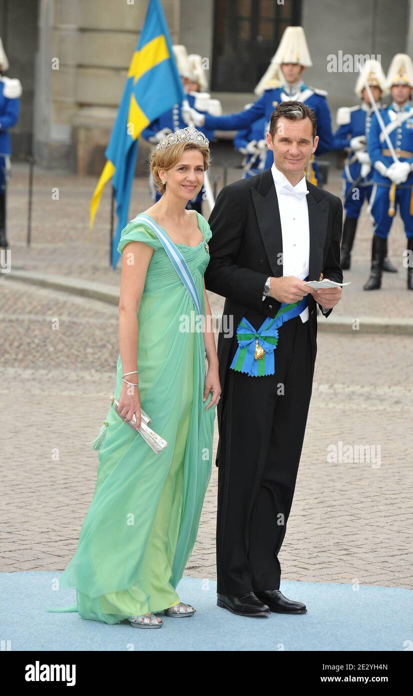 Infante Cristina von Spanien und ihr Ehemann Inaki Urdangarin kommen in die Storkyrkan Kathedrale zur Hochzeit von Kronprinzessin Victoria von Schweden und Daniel Westling in Stockholm, Schweden am 19. Juni 2010. Foto von Mousse-Nebinger-Orban/ABACAPRESS.COM Stockfoto