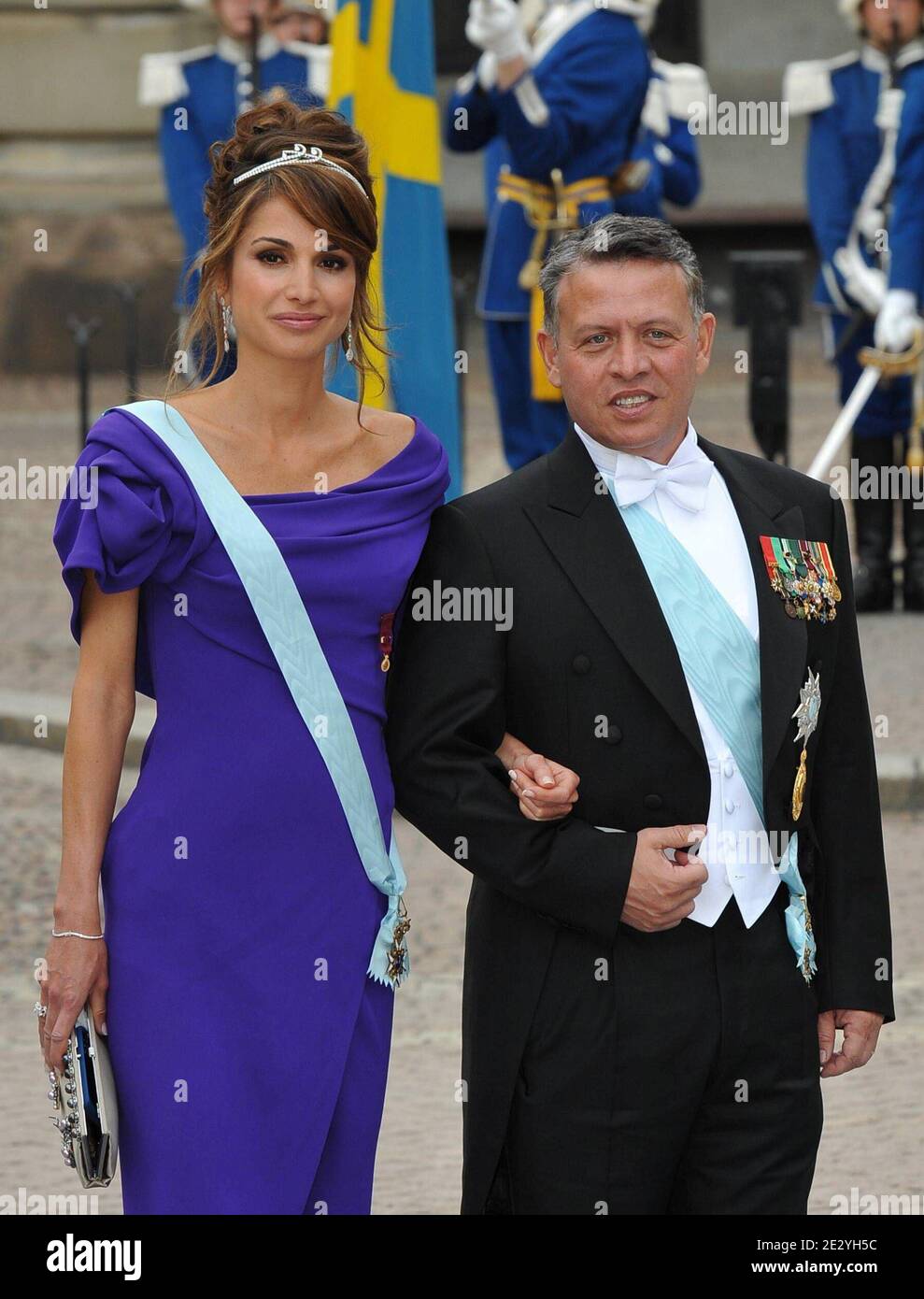 König Abdullah II. Bin Al Hussein von Jordanien und Königin Rania al Abdullah von Jordanien kommen zur Hochzeit von Kronprinzessin Victoria von Schweden und Daniel Westling in Stockholm, Schweden am 19. Juni 2010 in die Kathedrale von Storkyrkan. Foto von Mousse-Nebinger-Orban/ABACAPRESS.COM Stockfoto