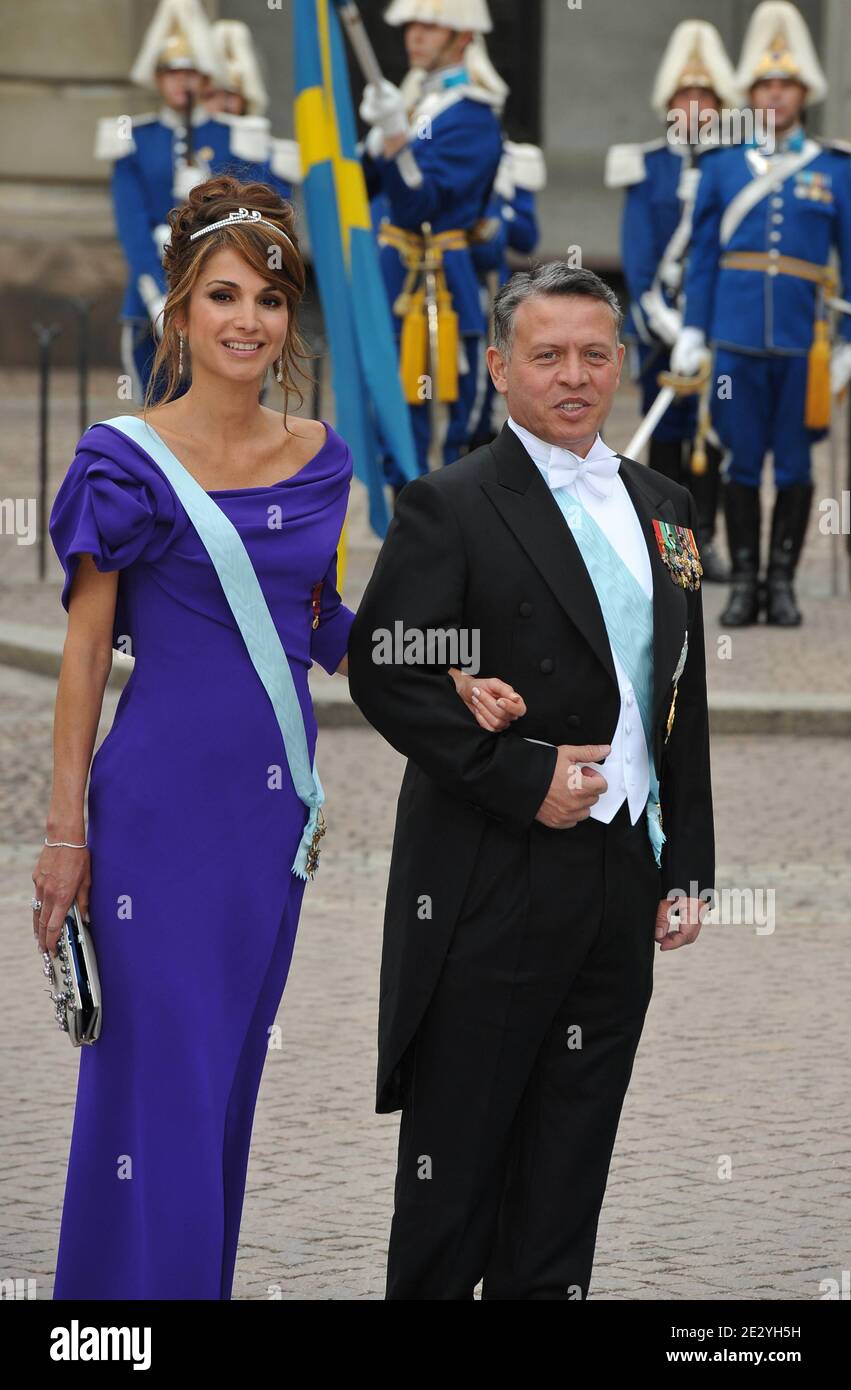 König Abdullah II. Bin Al Hussein von Jordanien und Königin Rania al Abdullah von Jordanien kommen zur Hochzeit von Kronprinzessin Victoria von Schweden und Daniel Westling in Stockholm, Schweden am 19. Juni 2010 in die Kathedrale von Storkyrkan. Foto von Mousse-Nebinger-Orban/ABACAPRESS.COM Stockfoto
