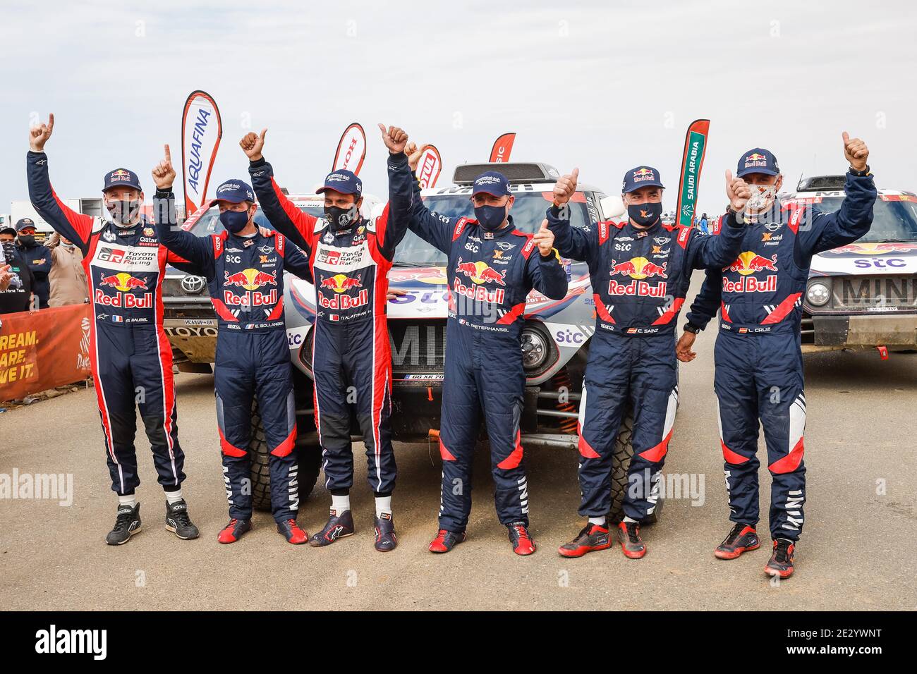 Yanbu und Jeddah, in Saudi-Arabien. Januar 2021. 302 Peterhansel StÃ©phane (Fra), Boulanger Edouard (Fra), Mini, X-RAID Mini JCQ Team, Auto, 300 Sainz Carlos (esp), Cruz Lucas (esp), Mini, X-RAID Mini JCW Team, Auto, 301 Al-Attiyah Nasser (qat), Baumel Matthieu (Fra), Toyota, Toyota Gazoo Racing, Auto, Porträt während der 12. Etappe der Dakar 2021 zwischen Yanbu und Jeddah, in Saudi-Arabien am 15. Januar 2021 - Foto Florent Gooden / DPPI / LiveMedia Credit: Paola Benini/Alamy Live News Stockfoto