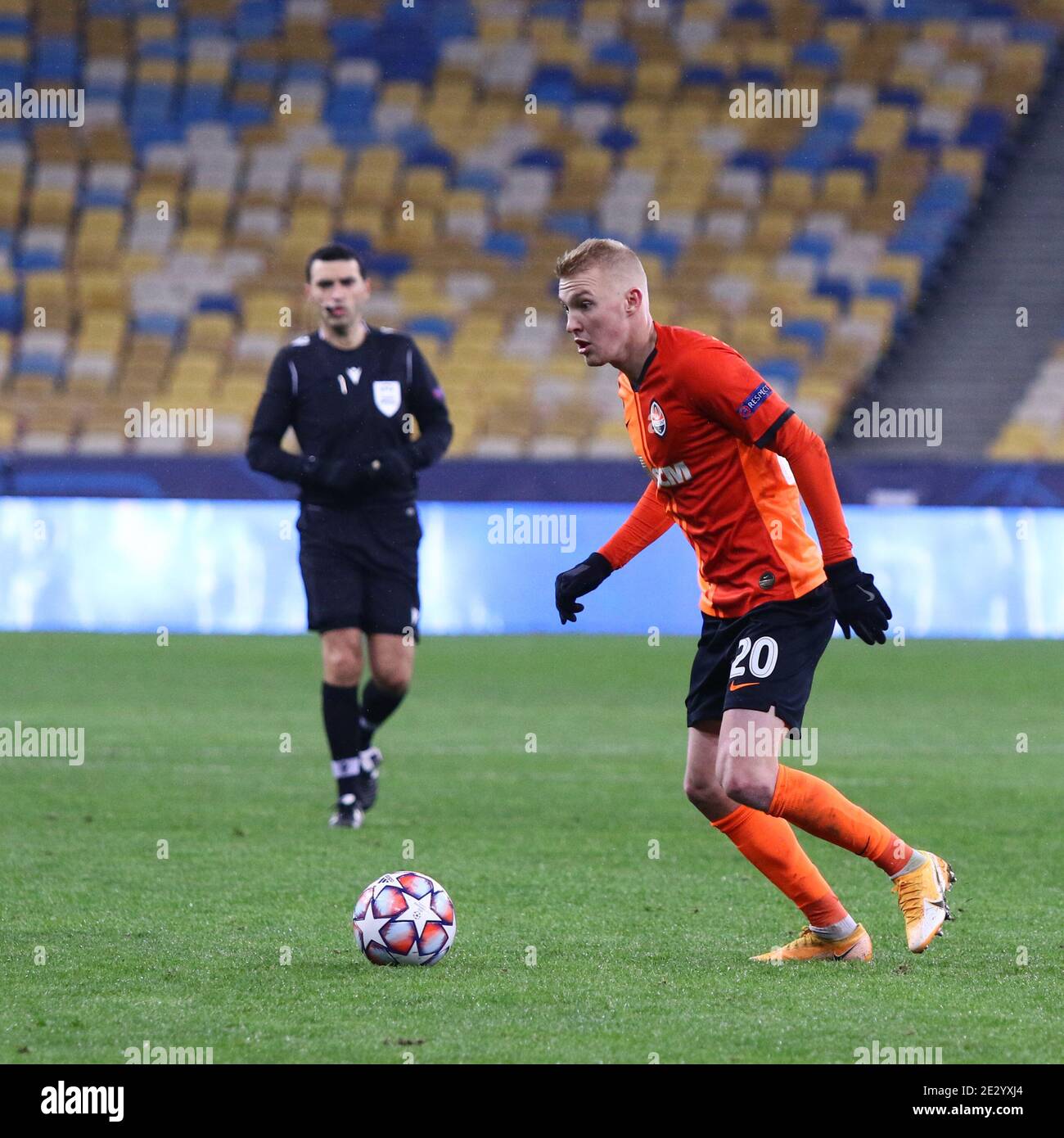 KIEW, UKRAINE - 1. DEZEMBER 2020: Viktor Kovalenko von Schachtar Donezk in Aktion während des UEFA Champions League-Spiels gegen Real Madrid im NSC Olimpiyskyi Stadion in Kiew. Shakhtar gewann 2-0 Stockfoto