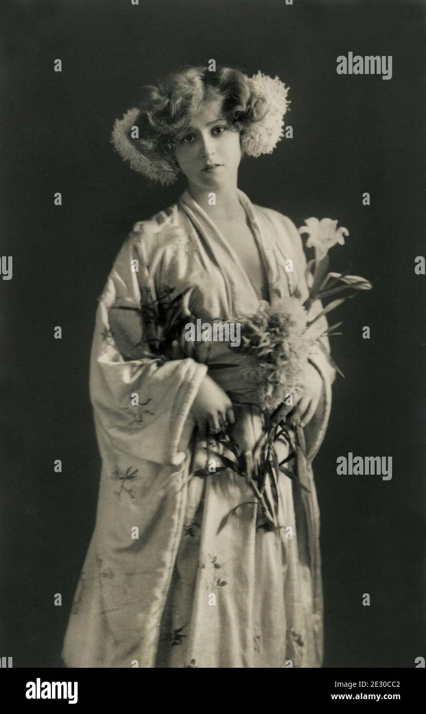 Gabrielle Ray (englische Schauspielerin) - Foto von W & D Downey (London) - Rotary 479 C Postkarte - mit dem Poststempel Manchester (England) am 19. Juli 1905, restauriert von der ursprünglichen Postkarte des Fotografen Montana Stockfoto