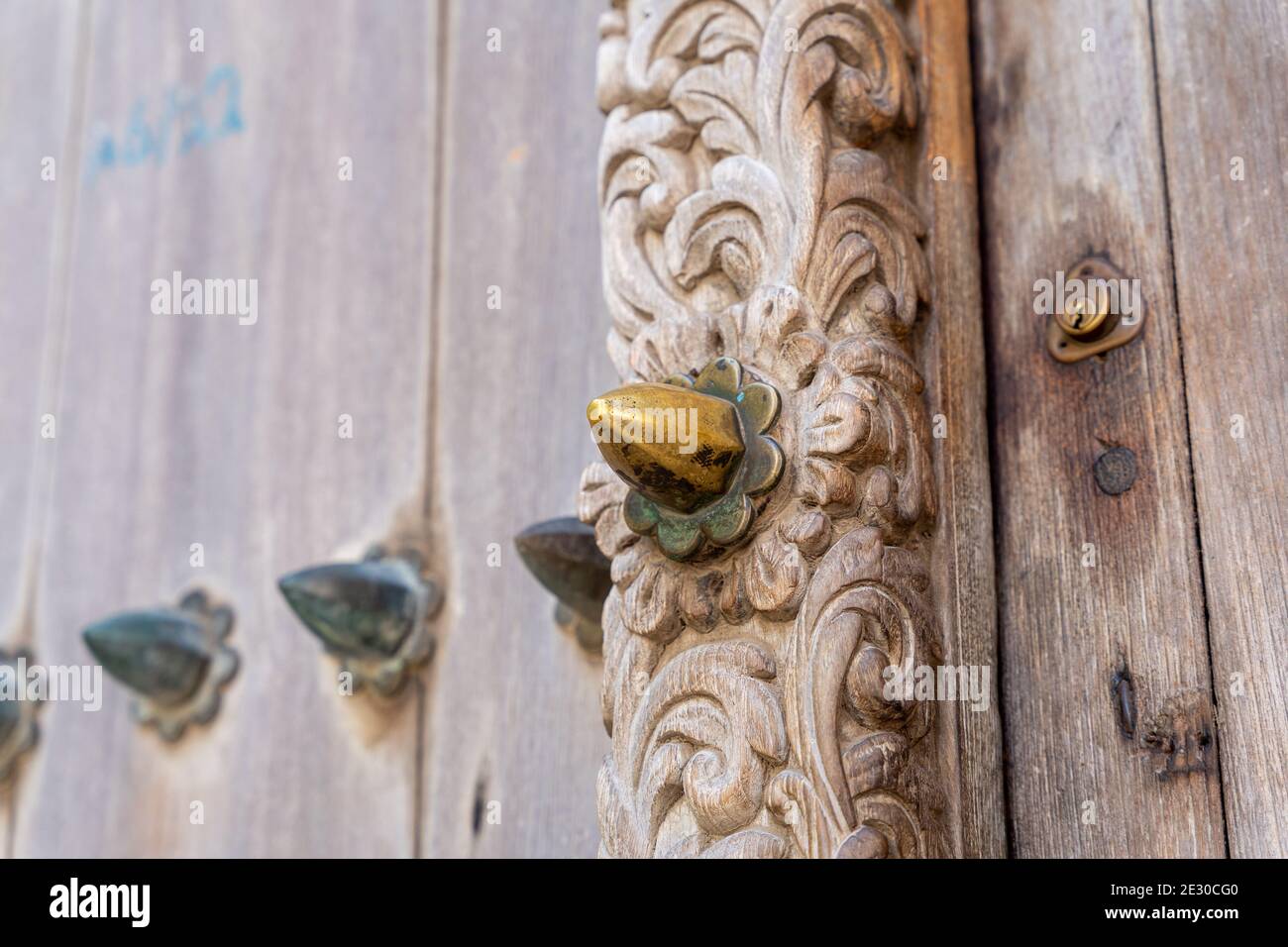 Alte, herkömmliche Türen. Stone Town, Sansibar, Tansania. Stockfoto