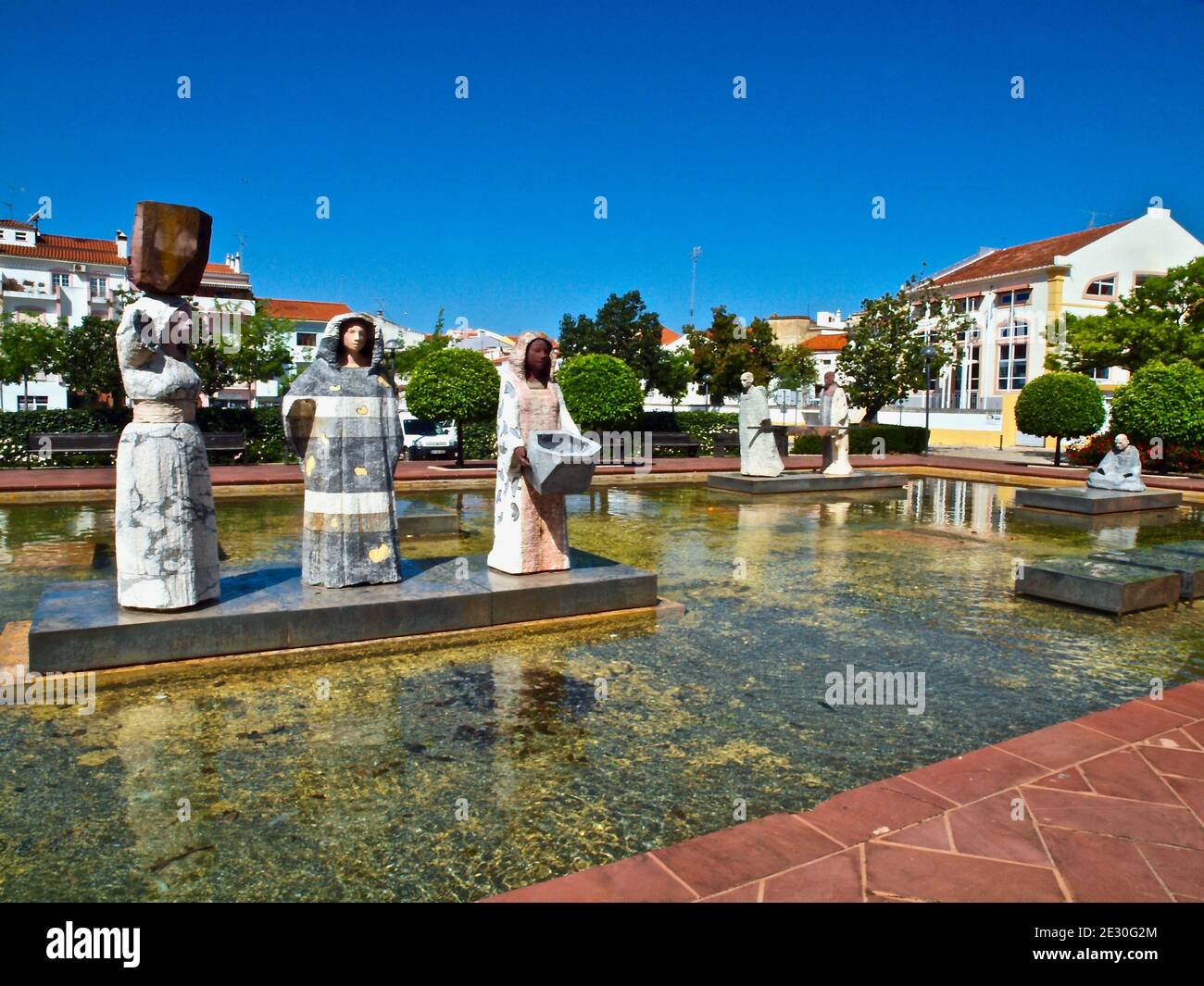 Skulpturen am Brunnen von Silves an der Algarve Portugal Stockfoto