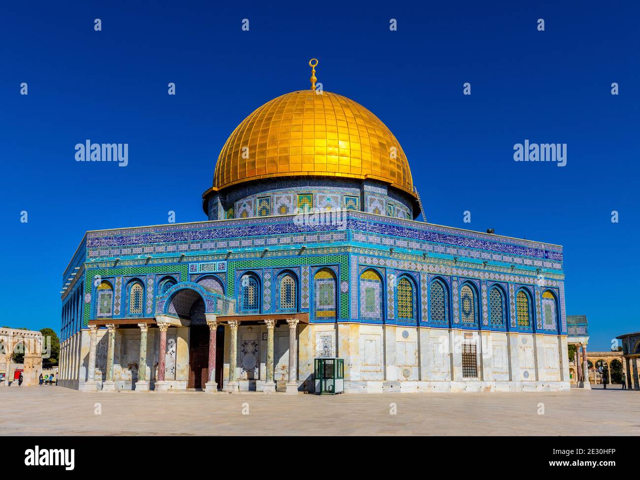 Jerusalem, Israel - 12. Oktober 2017: Fassade und Haupteingang des Felsendoms Islamisches Denkmal Schrein auf dem Tempelberg der Altstadt von Jerusalem Stockfoto