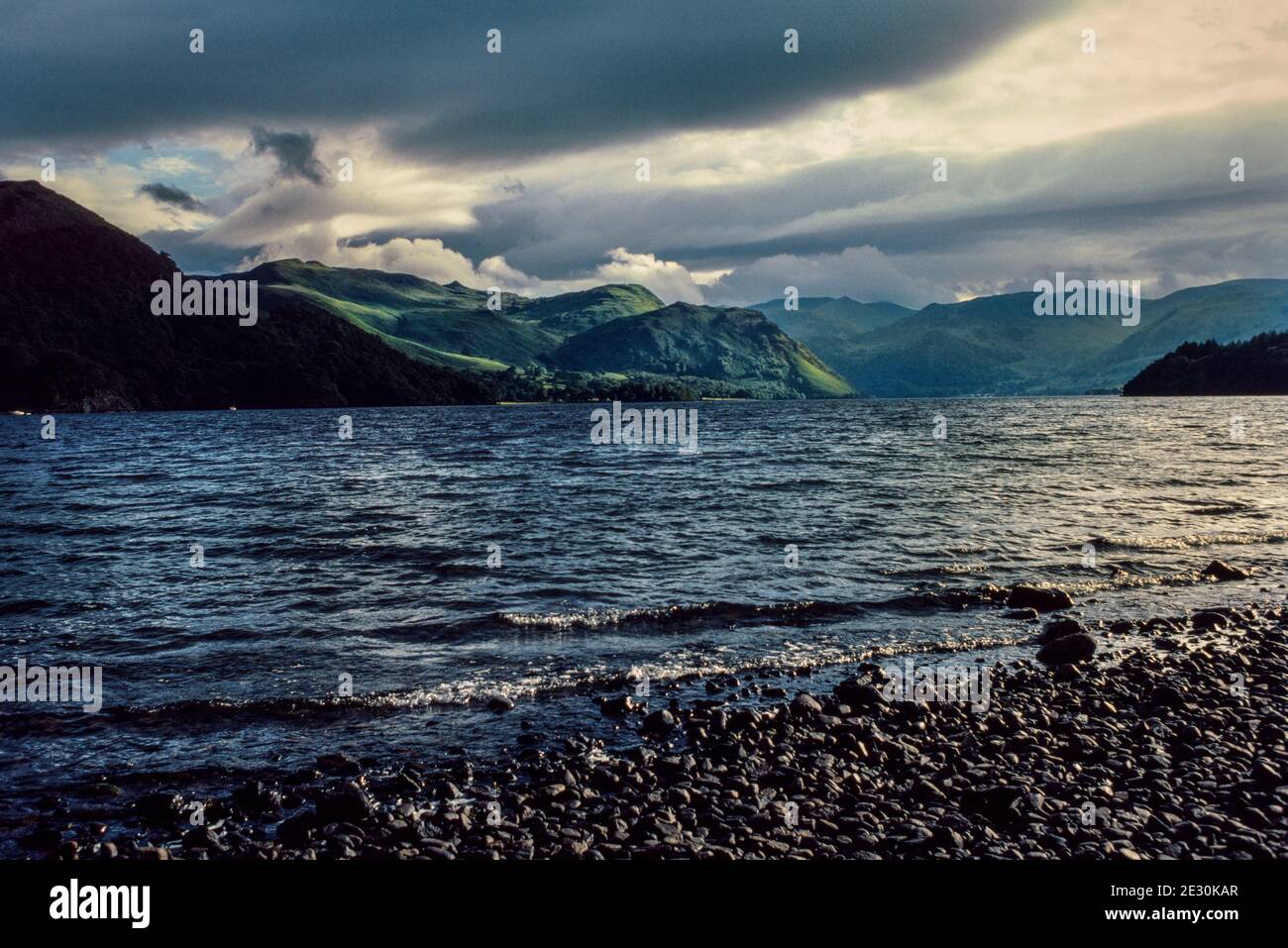 Ullswater Lake der zweitgrößte See im Lake District Mit stürmischem Himmel Stockfoto