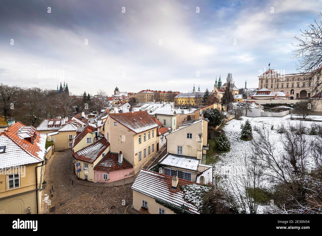 Entvölkerte New World Straßengebiet in Prag im Winter Stockfoto