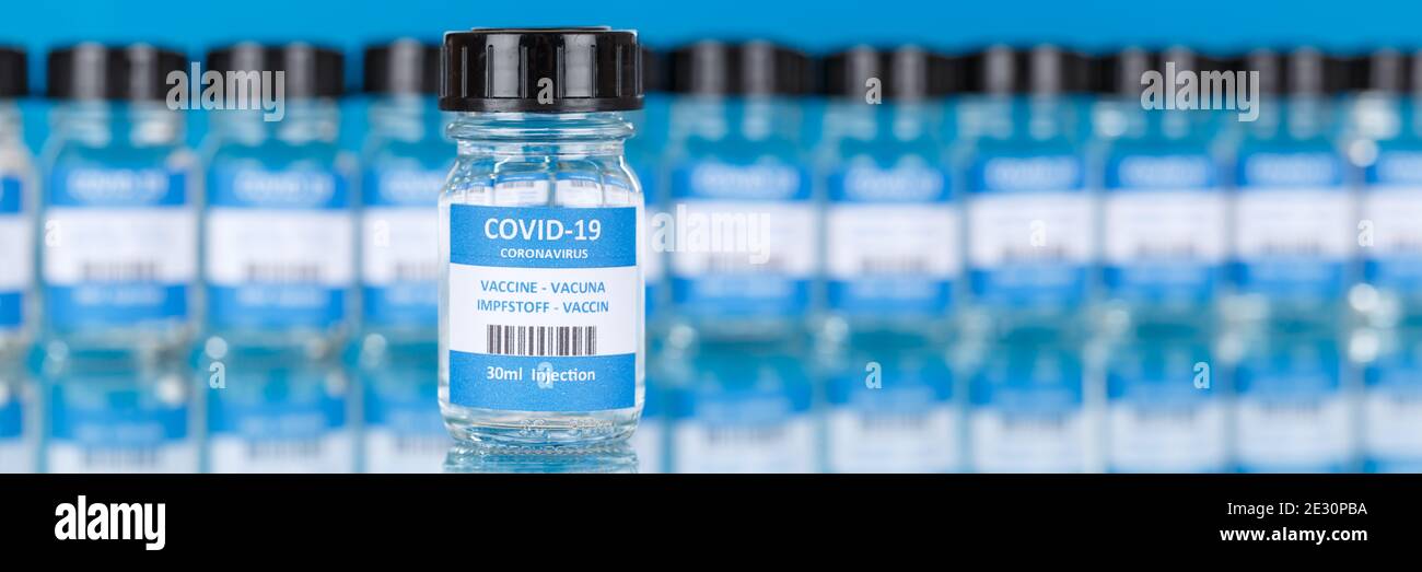 Coronavirus-Impfstoffflasche Corona Virus COVID-19 Covid-Impfstoffe Panoramablick Flaschen Stockfoto
