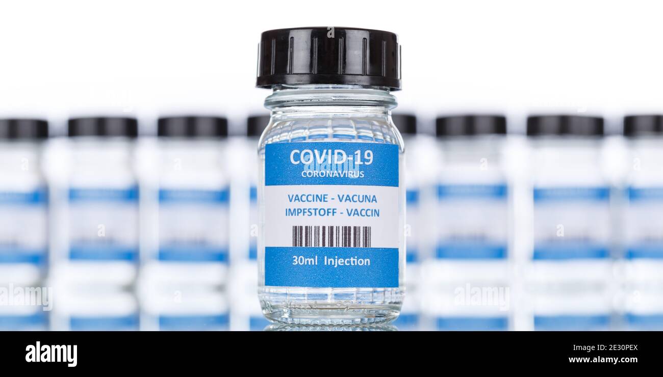 Coronavirus-Impfstoffflasche Corona Virus COVID-19 Covid-Impfstoffe Panoramablick Flaschen Stockfoto