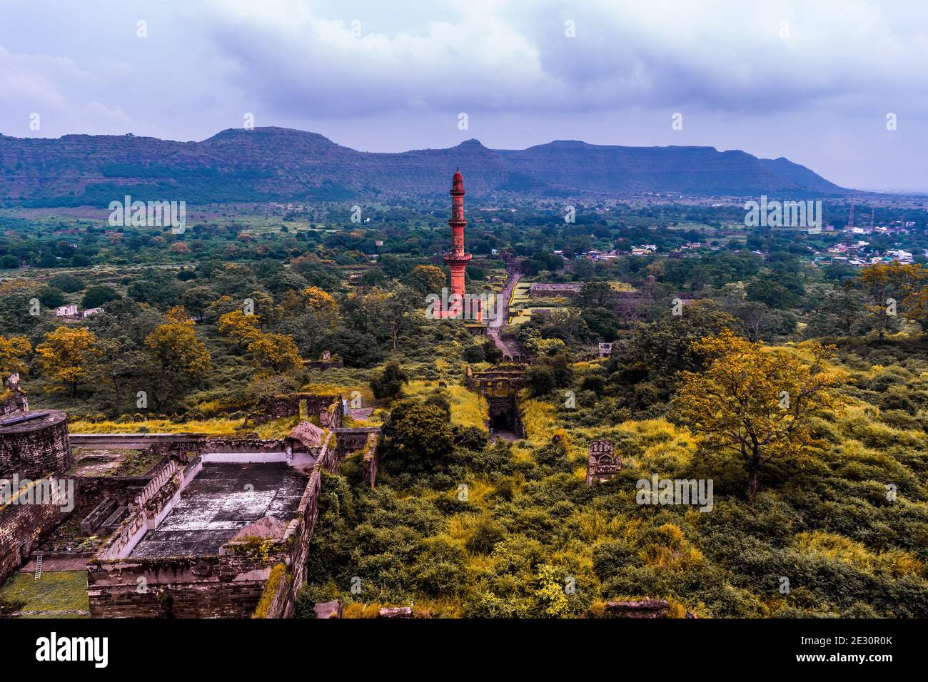 Chand Minar oder der Turm der Mond ist ein mittelalterlicher Turm Daulatabad, auch als Devagiri ein Fort aus dem 14. Jahrhundert in der Nähe von Aurangabad Maharashtra Indien bekannt Stockfoto