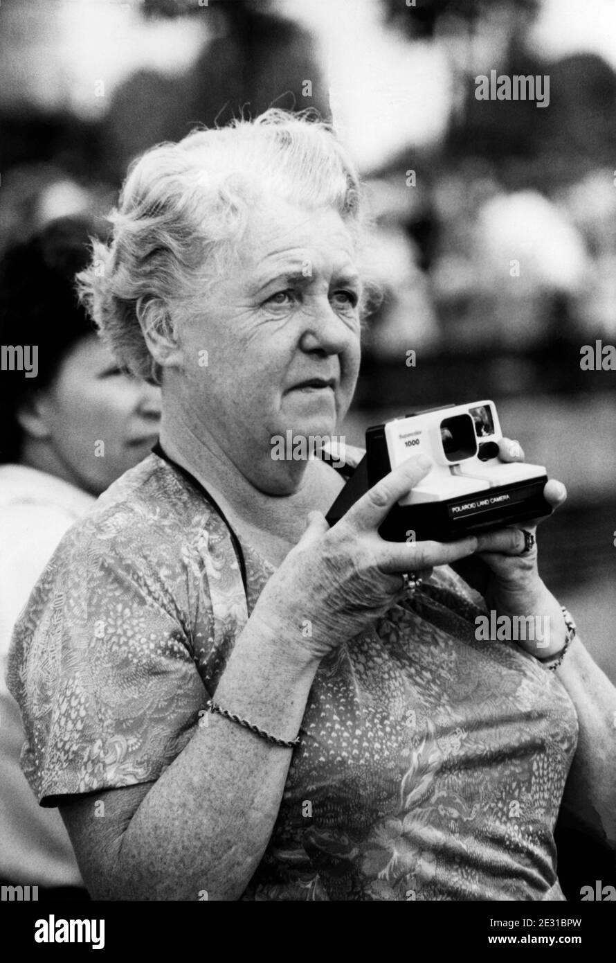 Polaroidkamera Schwarzweiß-Stockfotos Und -Bilder - Alamy