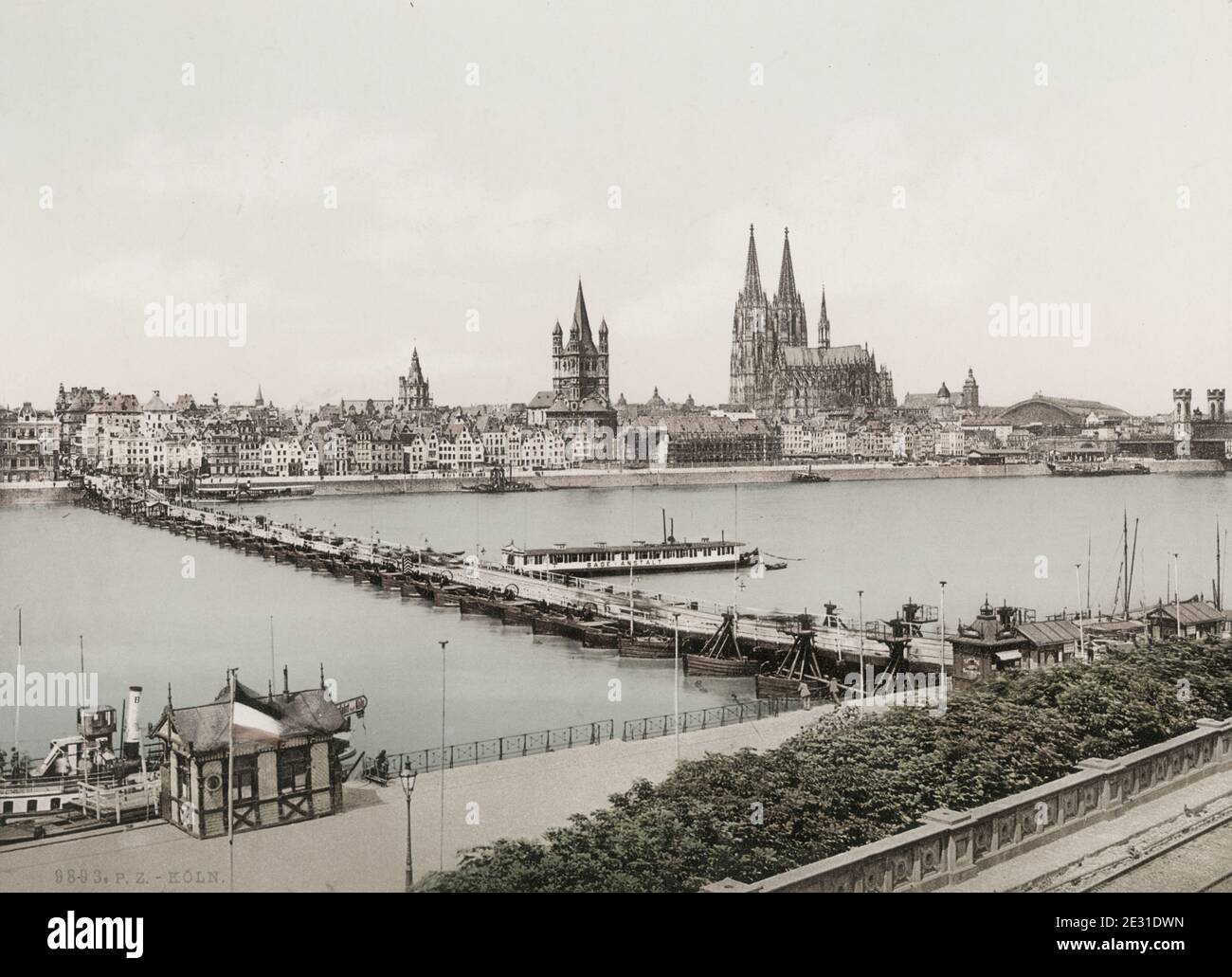 Jahrgang 19th Jahrhundert Foto: Stadt Köln, Köln, Pontonbrücke von Booten, Rhein, Deutschland. Stockfoto
