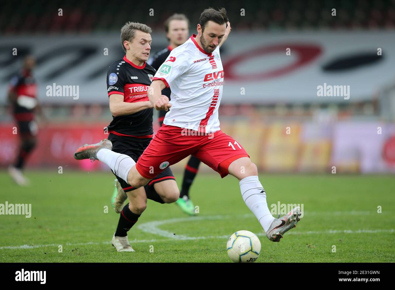 Oberhausen, Deutschland. 16. Jan 2021. firo: 16.01.2021 Fußball, Regionalliga West, Saison 2020/2021 SC Rot-Weiss Oberhausen - FC Wegberg-Beeck Sven Kreyer (# 11, SC Rot-Weiss Oberhausen) macht einen kräftigen Treffer und erzielt 3:0. Quelle: dpa/Alamy Live News Stockfoto