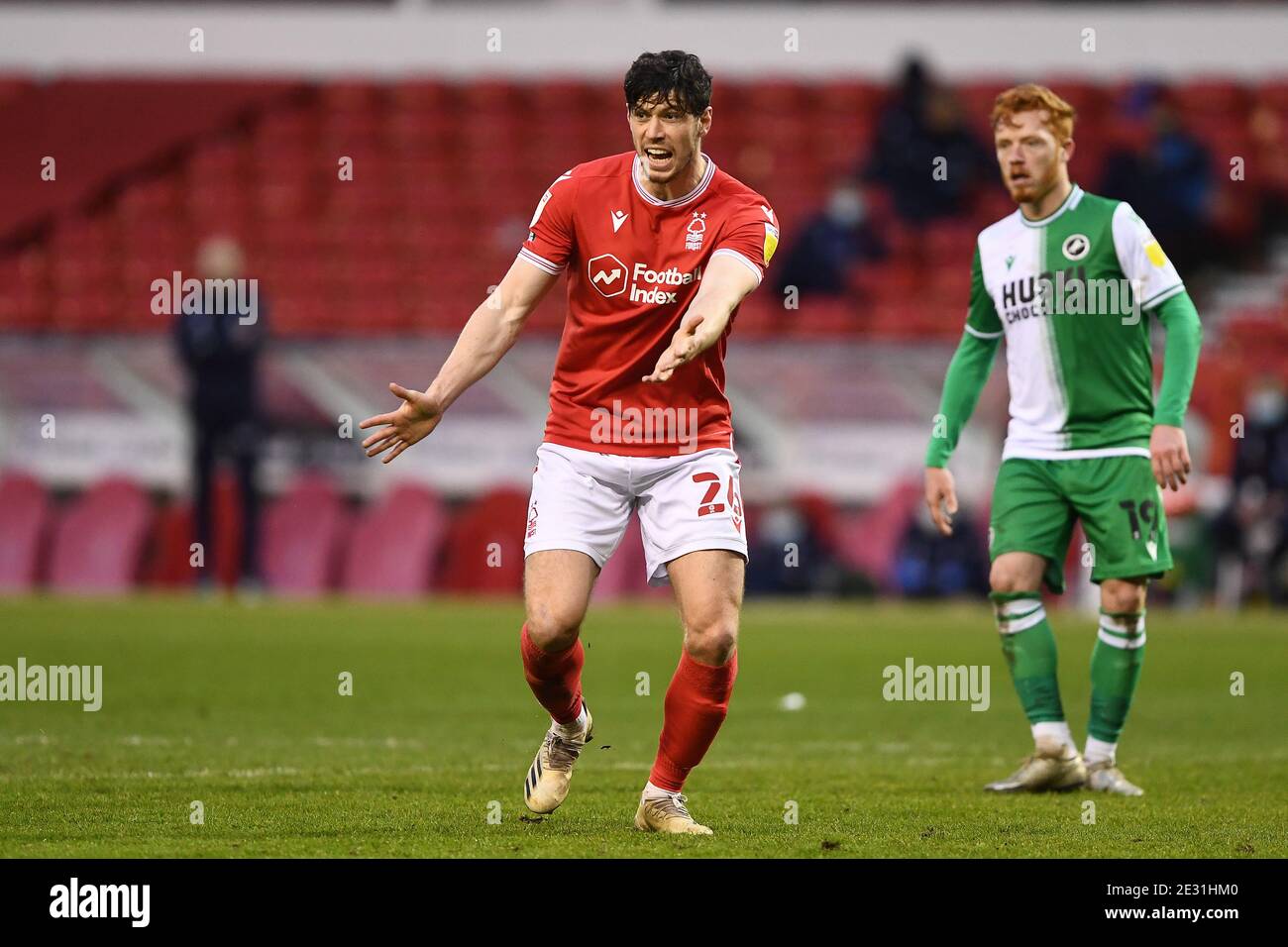 NOTTINGHAM, ENGLAND. 16. JANUAR Scott McKenna (26) von Nottingham Forest Gesten für den Ball während der Sky Bet Championship Spiel zwischen Nottingham Forest und Millwall auf dem City Ground, Nottingham am Samstag 16. Januar 2021. (Kredit: Jon Hobley - MI News) Kredit: MI Nachrichten & Sport /Alamy Live Nachrichten Stockfoto