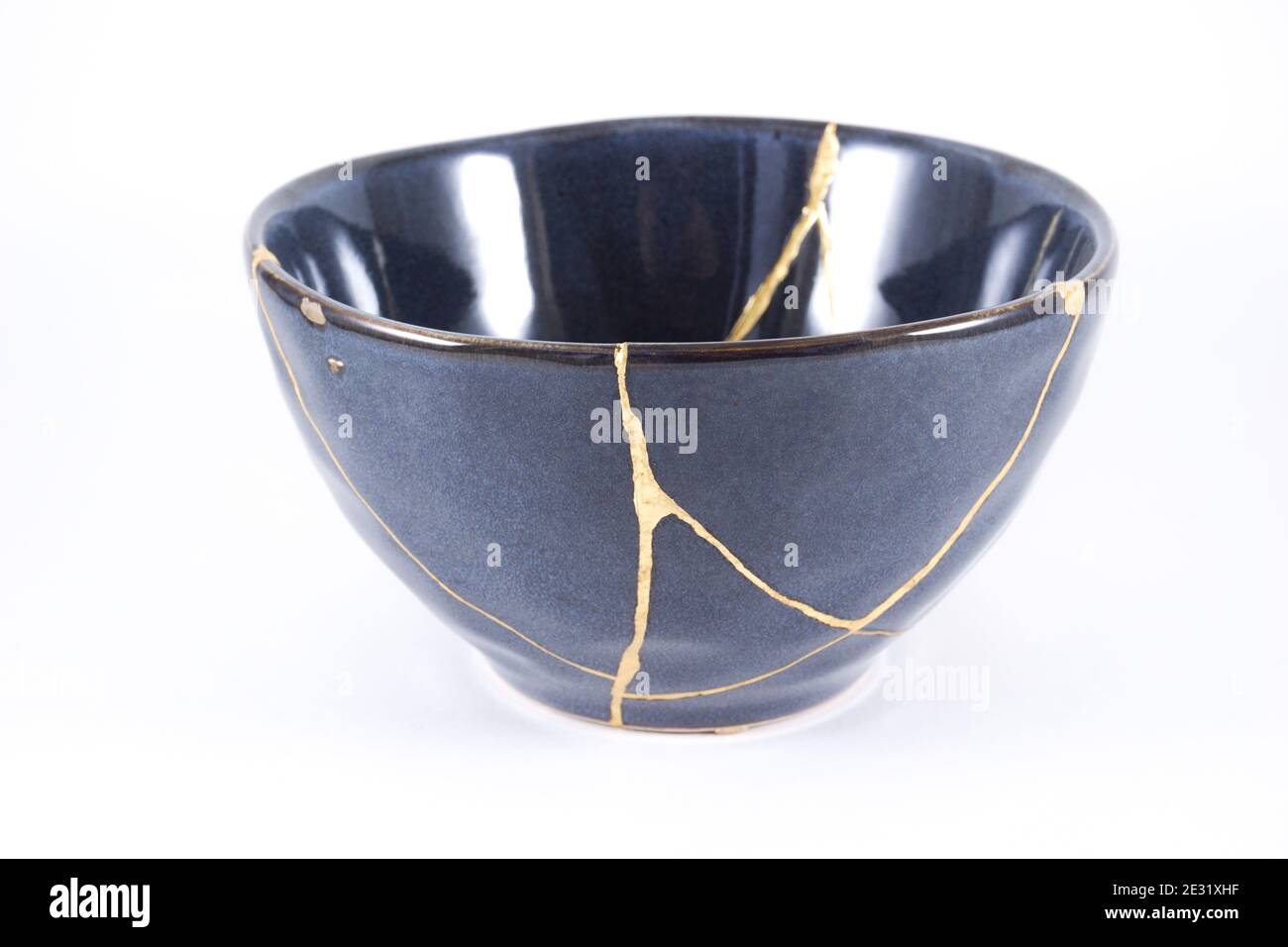 Schwarze japanische Kintsugi Schale Stockfoto
