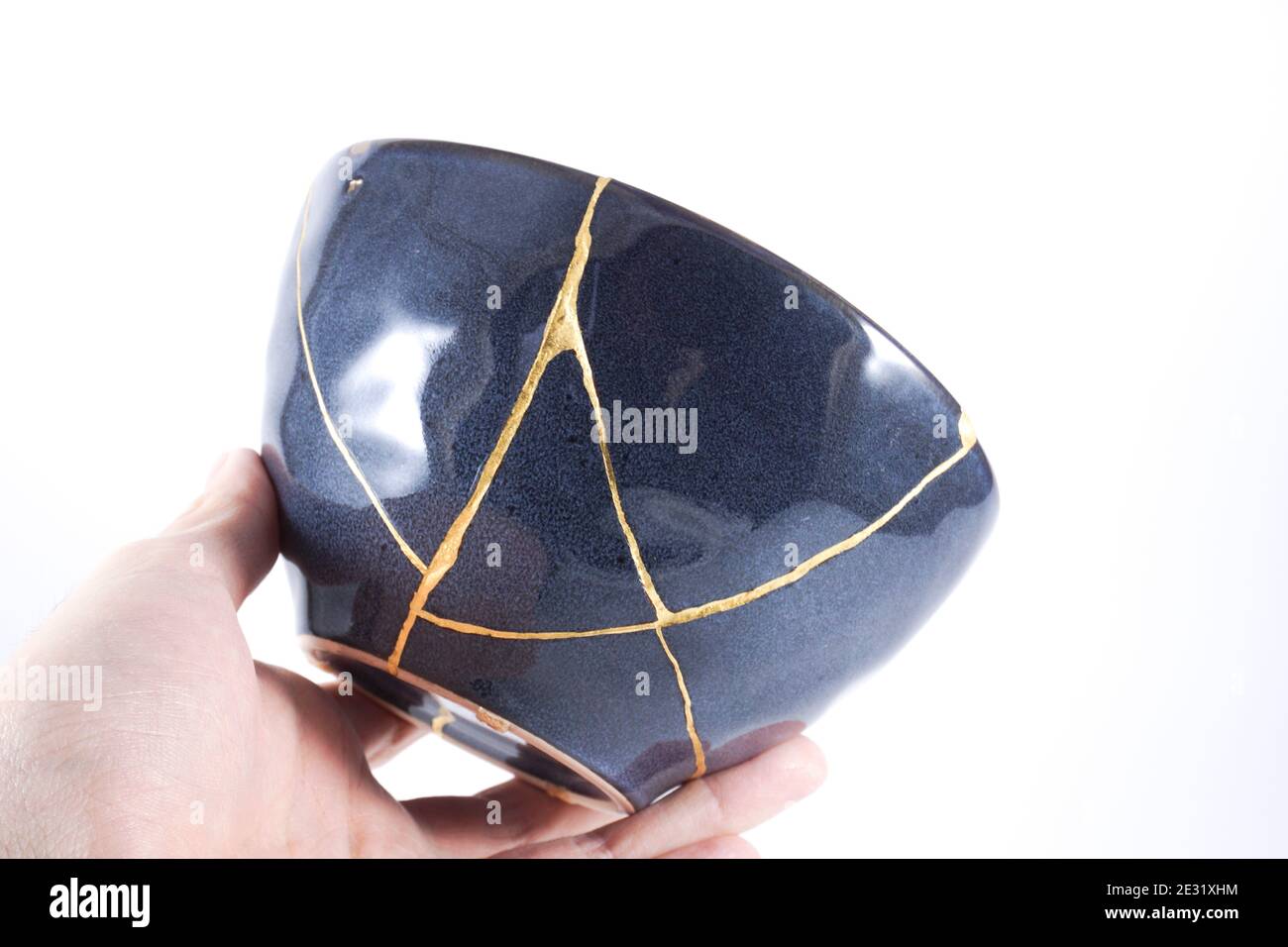 Schwarze japanische Kintsugi Schale Stockfoto