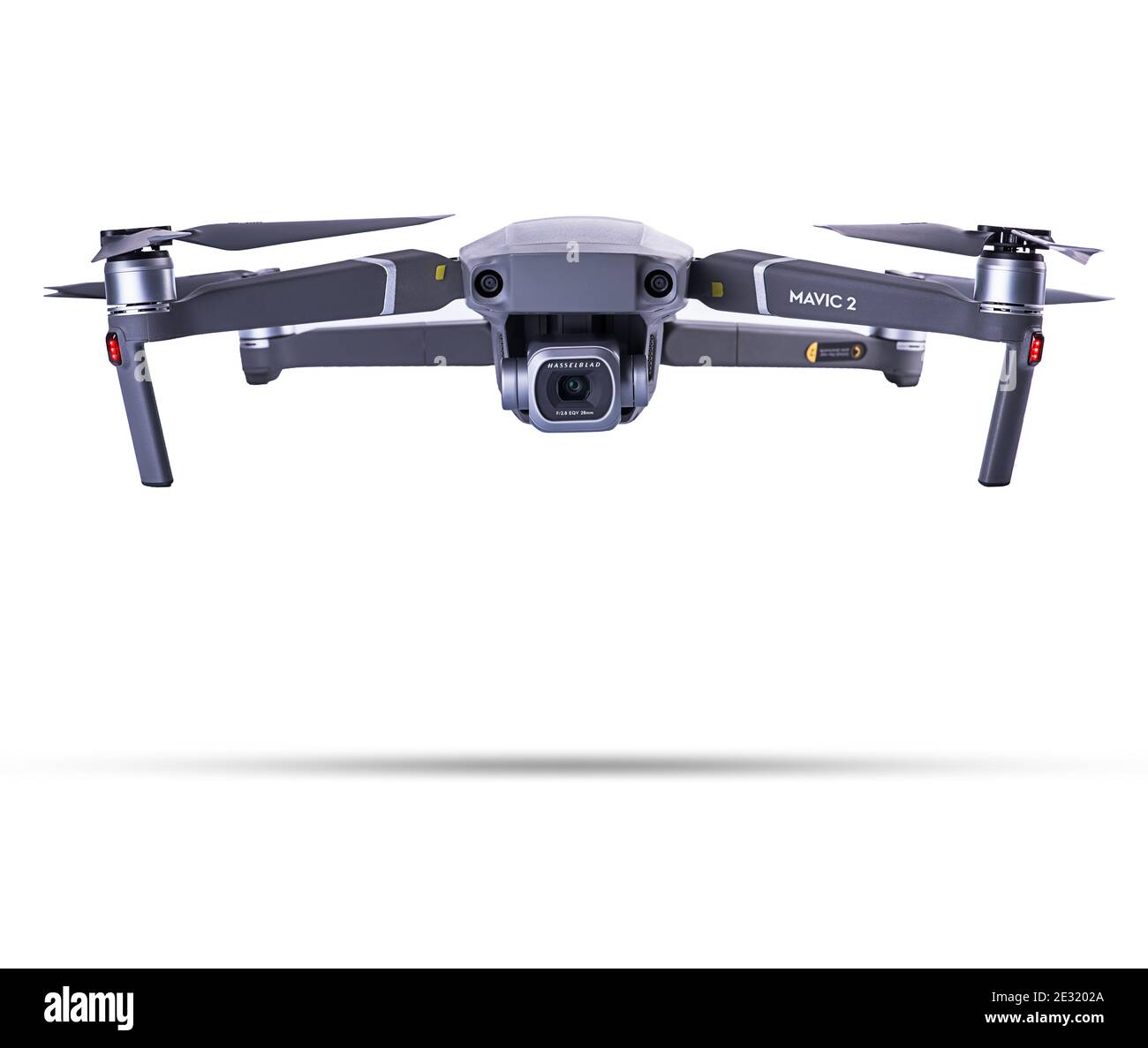 Varna, Bulgarien - 16. Februar 2020: DJI Mavic 2 Pro einer der tragbaren Drohnen auf dem Markt, mit Hasselblad Kamera. Stockfoto