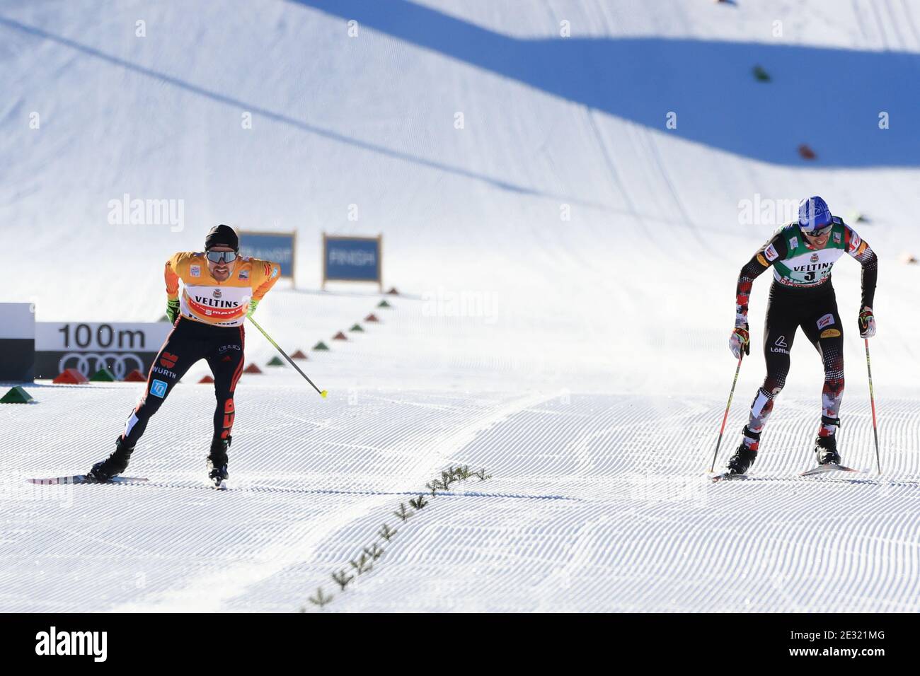 Val Di Fiemme, Trentino, Italien. 16. Januar 2021; Val Di Fiemme, Predazzo, Trentino, Italien; International Ski Federation Nordic Combined Team Sprint World Cup, Fabian Riessle (GER) und Johannes Lamparter (AUT) im Ziel Credit: Action Plus Sports Images/Alamy Live News Stockfoto