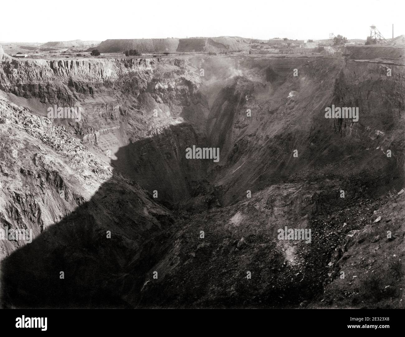 Offene Diamantmine in Bultfontein in der Nähe von Kimberley, Südafrika, im Besitz von De Beers Consolidated Mines, um 1890 Stockfoto