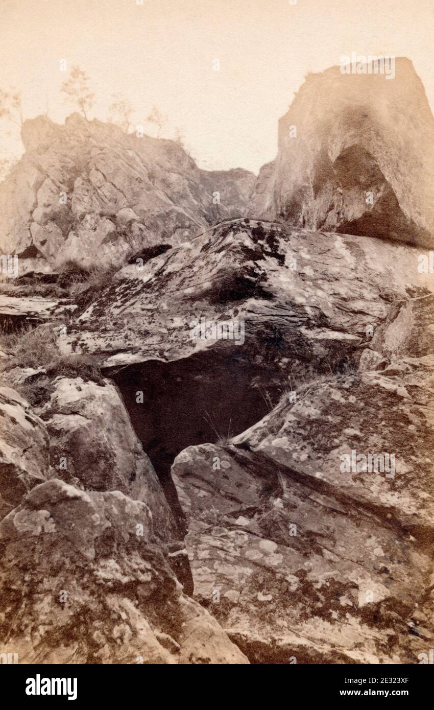 The Goblin's Cave, Loch Katrine, Schottland, von G.W. Wilson c.1880s, aka: Coire nan Urisken, Coir nan Uriskin, Hollow of the Satyrs, Urisk's Cave, Goblin Hollow, ein Ort, den Turner 1831 besuchte Stockfoto