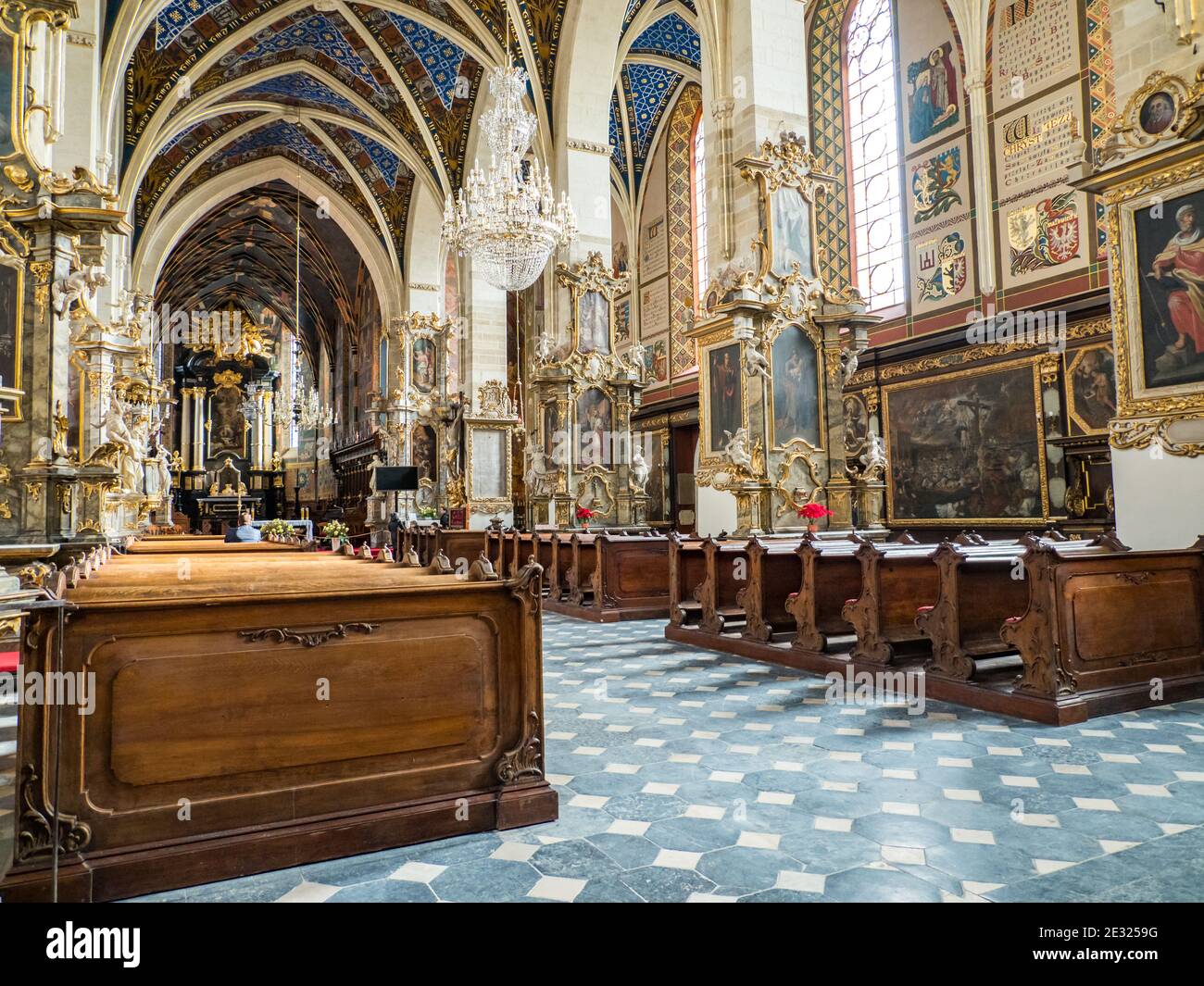 Sandomierz, Polen - 17. Februar 2020: Kathedrale Basilika der Geburt der Jungfrau Maria. Es ist eine gotische Kirche aus dem 14. Jahrhundert. Stockfoto