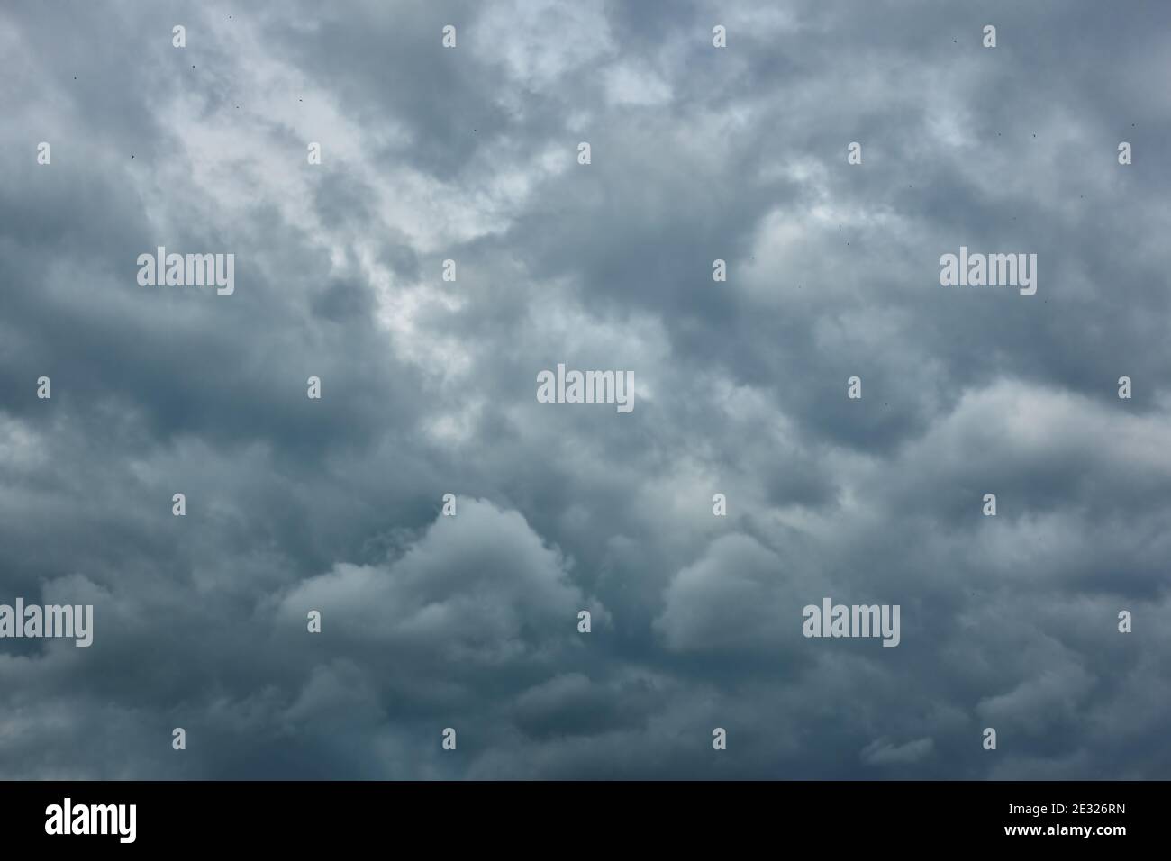 Bedeckt - Grau havy regen Wolken, kann als Hintergrund verwendet werden Stockfoto