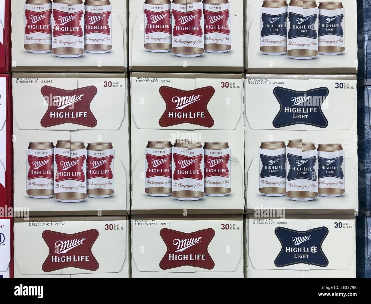 Indianapolis - ca. Januar 2021: Miller Beer Ausstellung. Miller Bier ist auch als Champagner der Biere bekannt und wird von Molson-Coors gebraut. Stockfoto