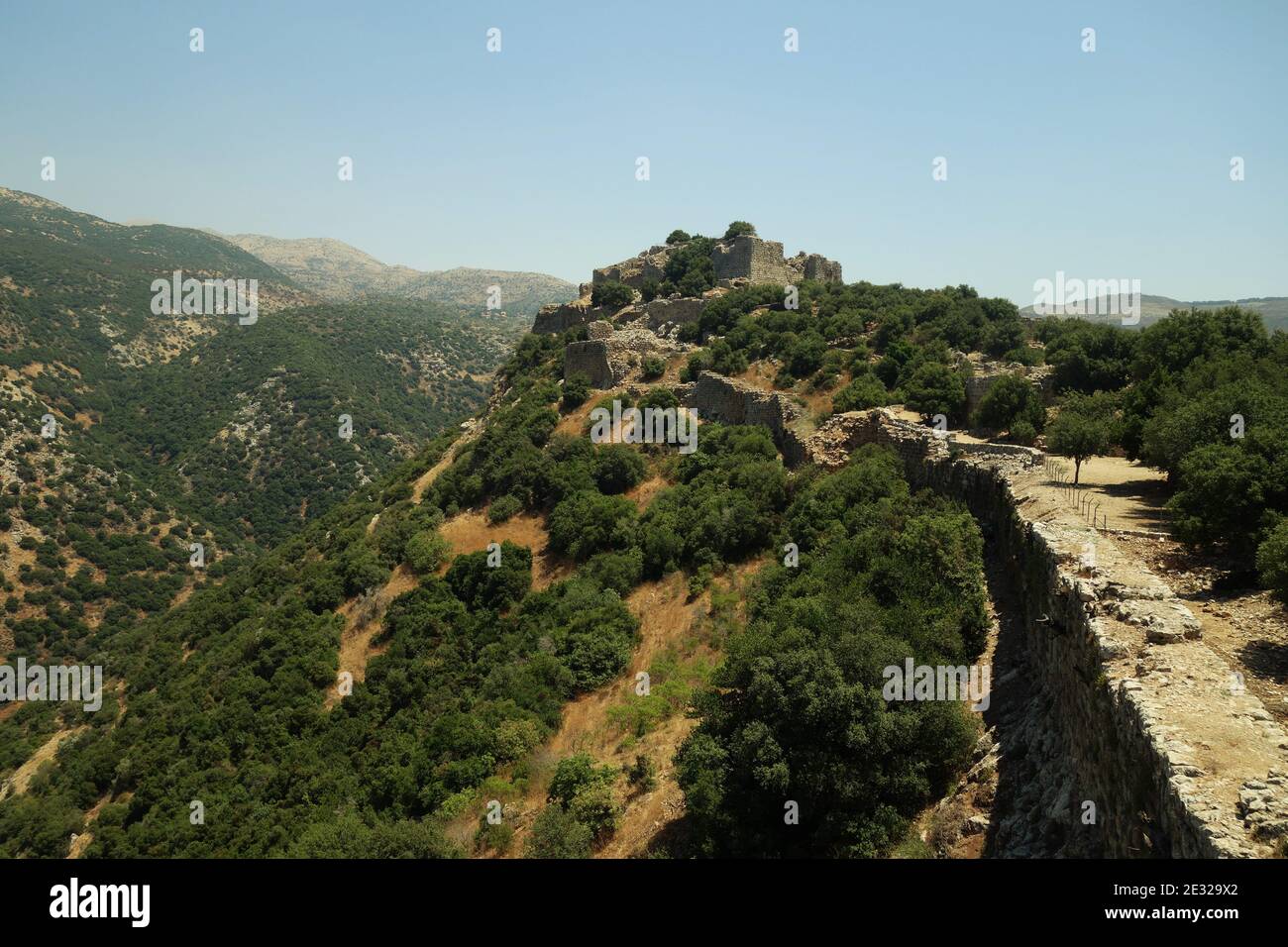 Schöne Aufnahme der Nimrod Festung hoch im Golan Berge von Nord-Israel Stockfoto