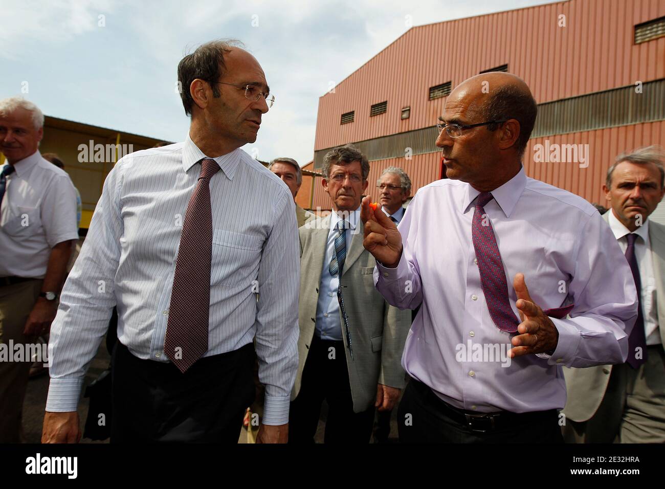 Der französische Arbeitsminister Eric Woerth besucht am 12. Juli 2010 das Alstom-Transportgelände in Reichshoffen, Ostfrankreich. Foto von Antoine/ABACAPRESS.COM Stockfoto