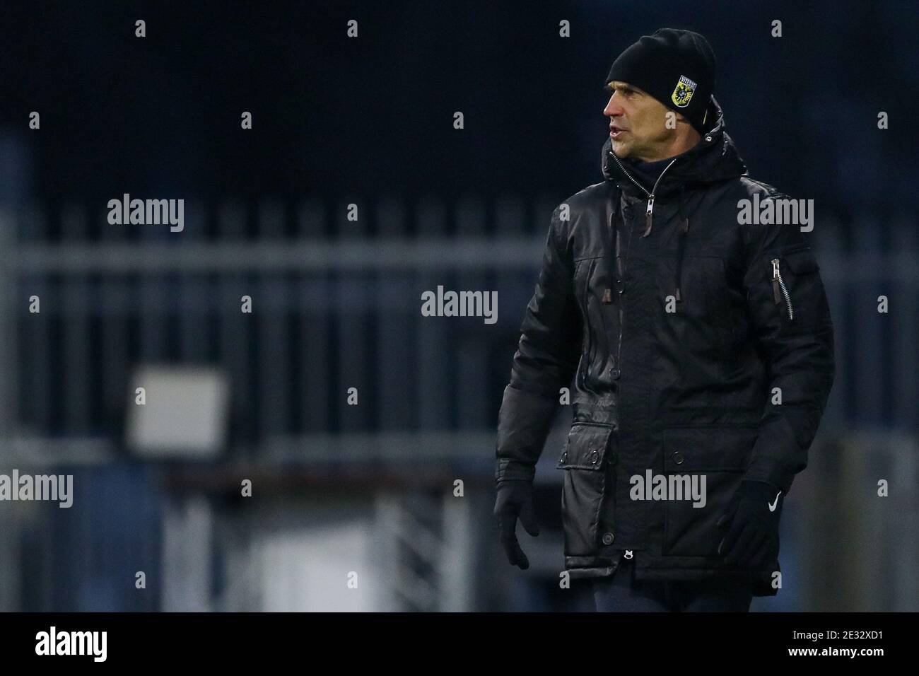 EMMEN, NIEDERLANDE - JANUAR 16: (L-R): Cheftrainer Thomas Letsch von Vitesse während des niederländischen Eredivisie-Spiels zwischen FC Emmen und Vitesse in De Oude Stockfoto
